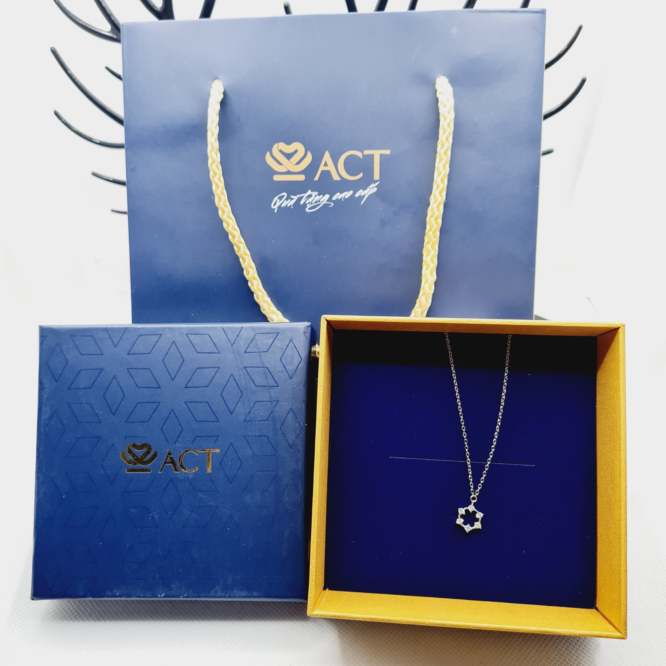 Dây chuyền mặt lục giác có đá chất liệu bạc 925 thời trang phụ kiện trang sức nữ sang trọng