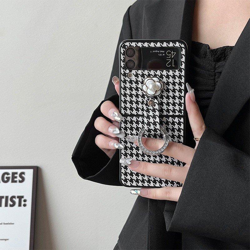 Ốp Lưng Cho Samsung Z Flip 5 / Z Flip 4 / Z Flip 3 Cao Cấp Họa Tiết Houndstooth Có Nhẫn Xỏ Ngón Tay - Bum Store Galaxy Case
