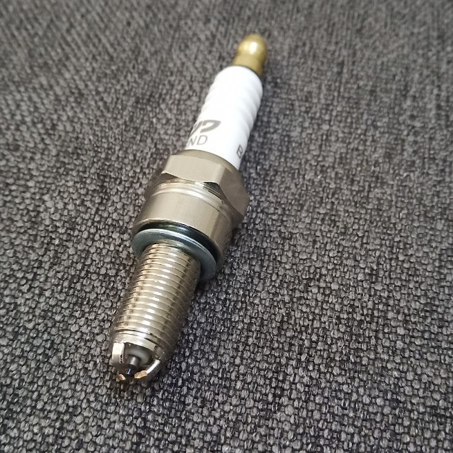 Bugi 3 chấu gắn xe ta ga yamaha HONDA SYM SUZUKI,gắn được các dòng xe tay ga luôn...