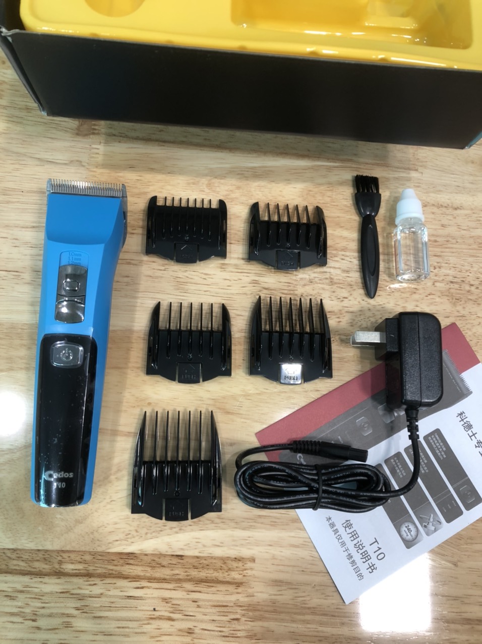 Tông đơ cắt tóc Codos T10 chuyên nghiệp màu xanh ngọc