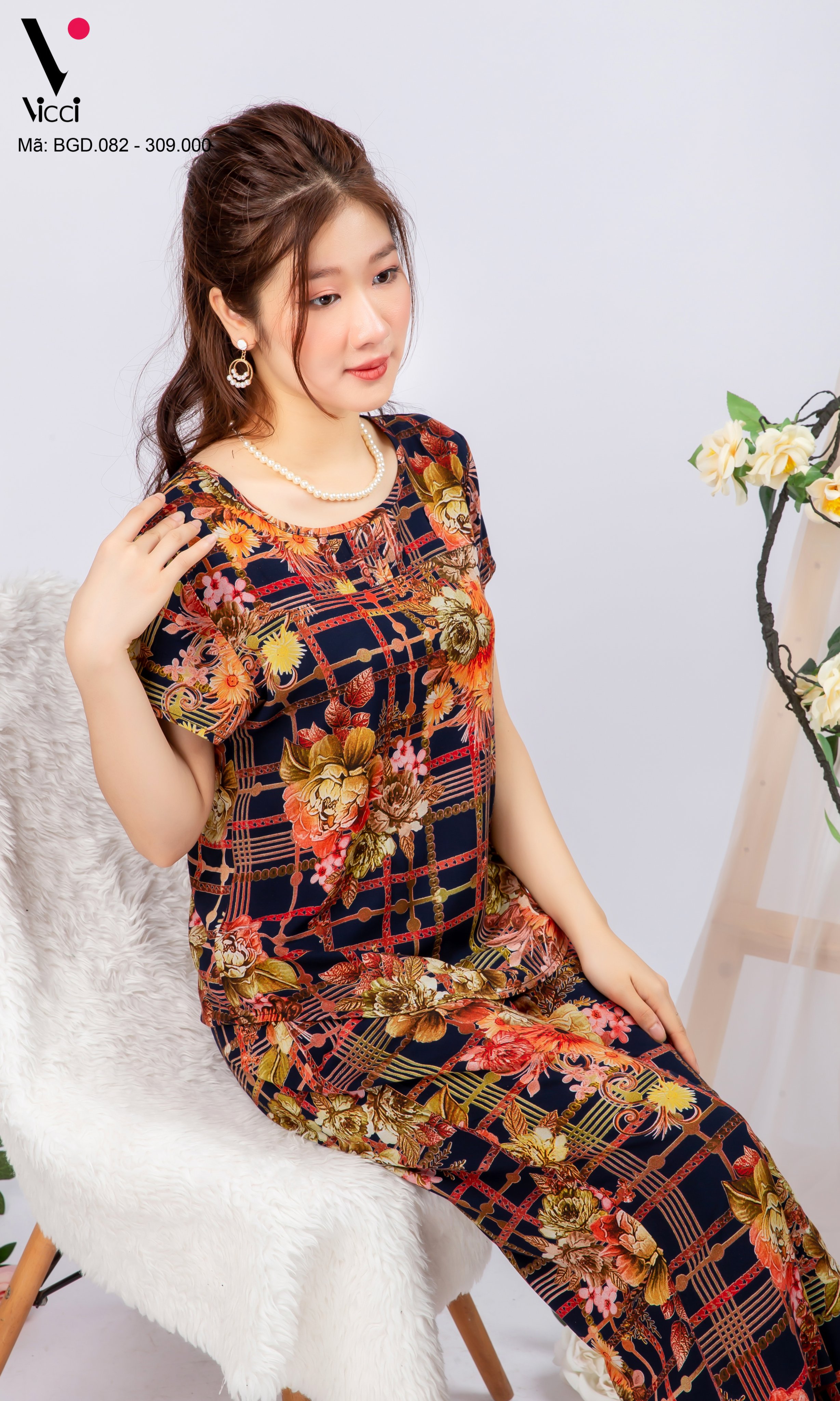 Bộ đồ nữ mặc nhà trung niên cho các bà, các mẹ - Bộ đồ ngủ Tole (lanh) - Bộ mặc nhà trung niên vải lanh (tole) Vicci BGS.082, áo cộc tay phối quần ống sớ in hoạ tiết