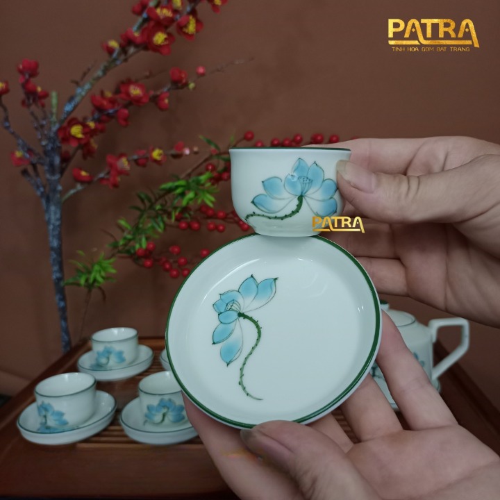 Bộ ấm chén uống trà cao cấp , bộ ấm trà Bát Tràng men kem họa tiết hoa sen xanh