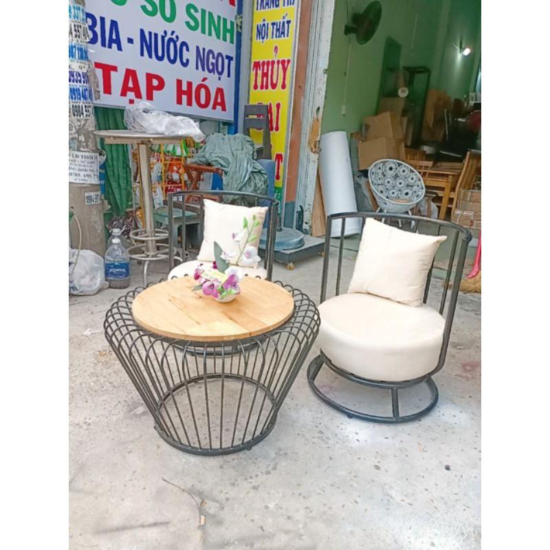 Shopha khung thép mặt nệm decor