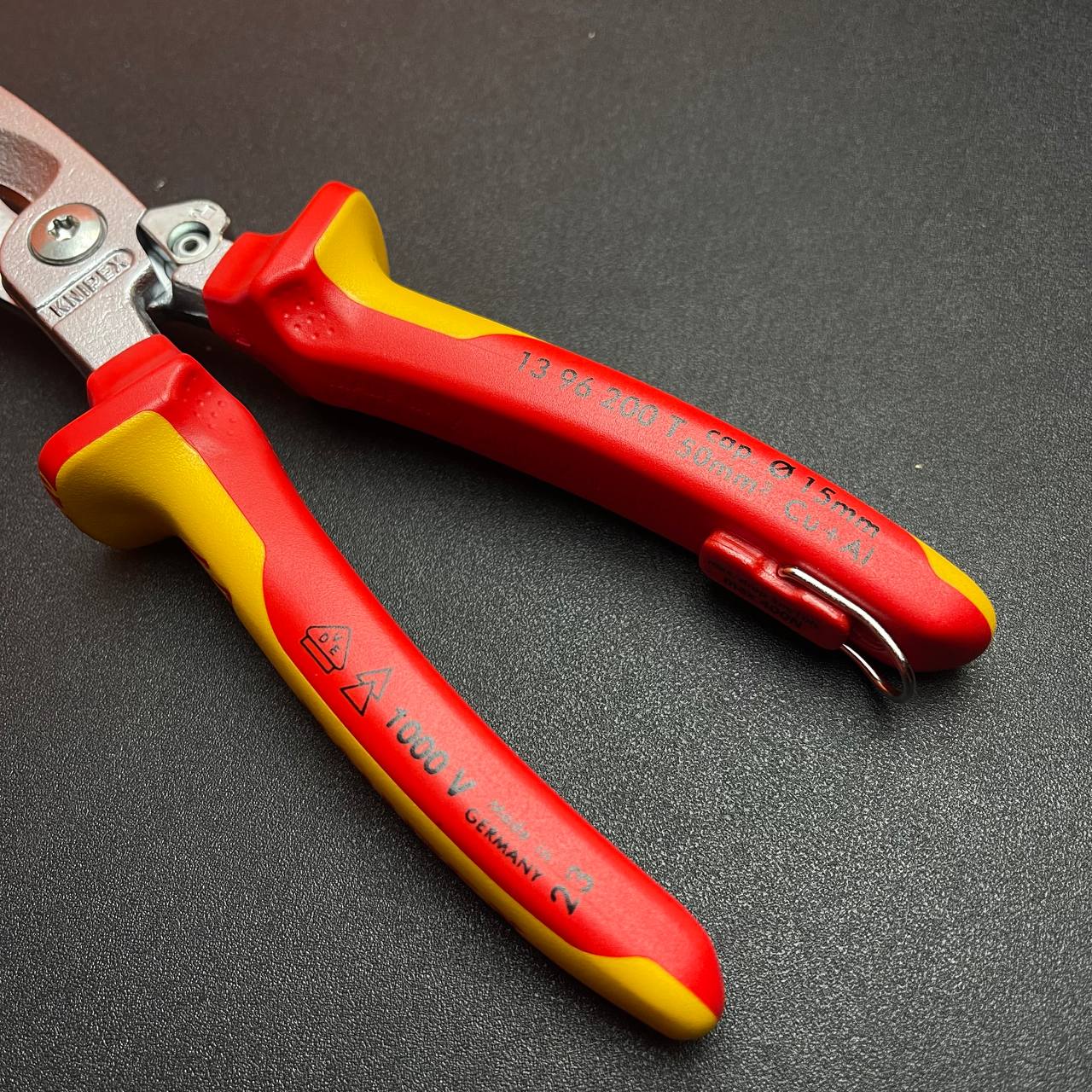 KIỀM ĐA NĂNG KNIPEX CÁCH ĐIỆN 1000V CÓ LÒ XO VÀ MÓC TREO, DÀI 200 MM 13 96 200 T