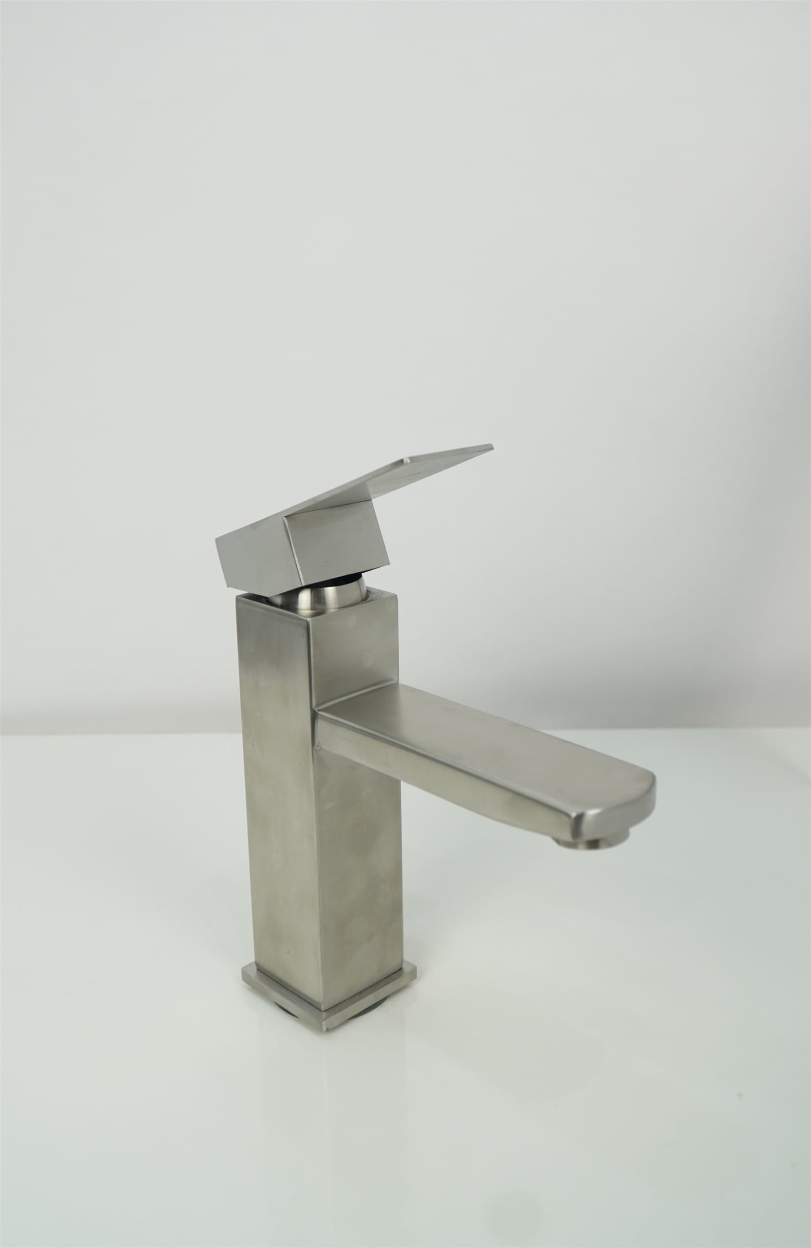 Vòi lavabo nóng lạnh inox SUS 304 Juno sofa Teady VCT- 3043A