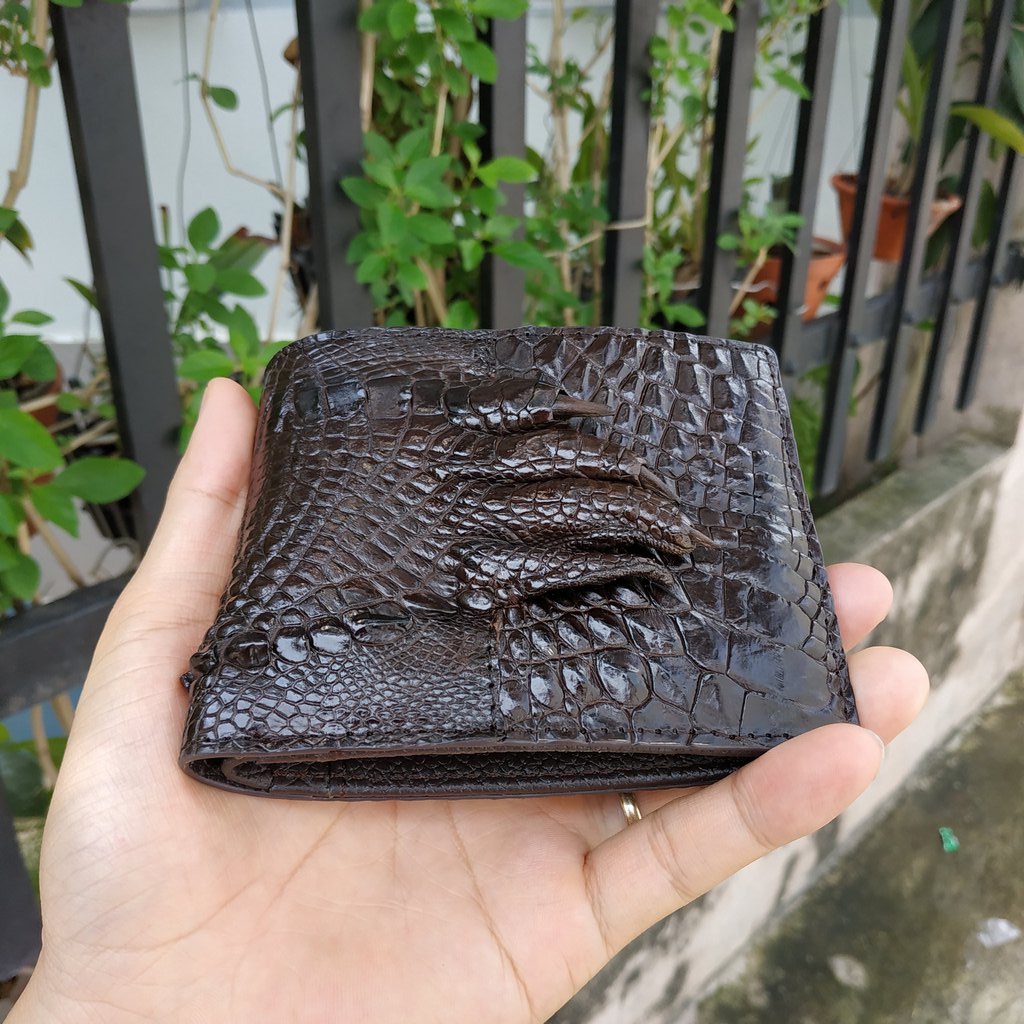 Ví Da Cá Sấu Để Vừa Giấy Tờ Cũ