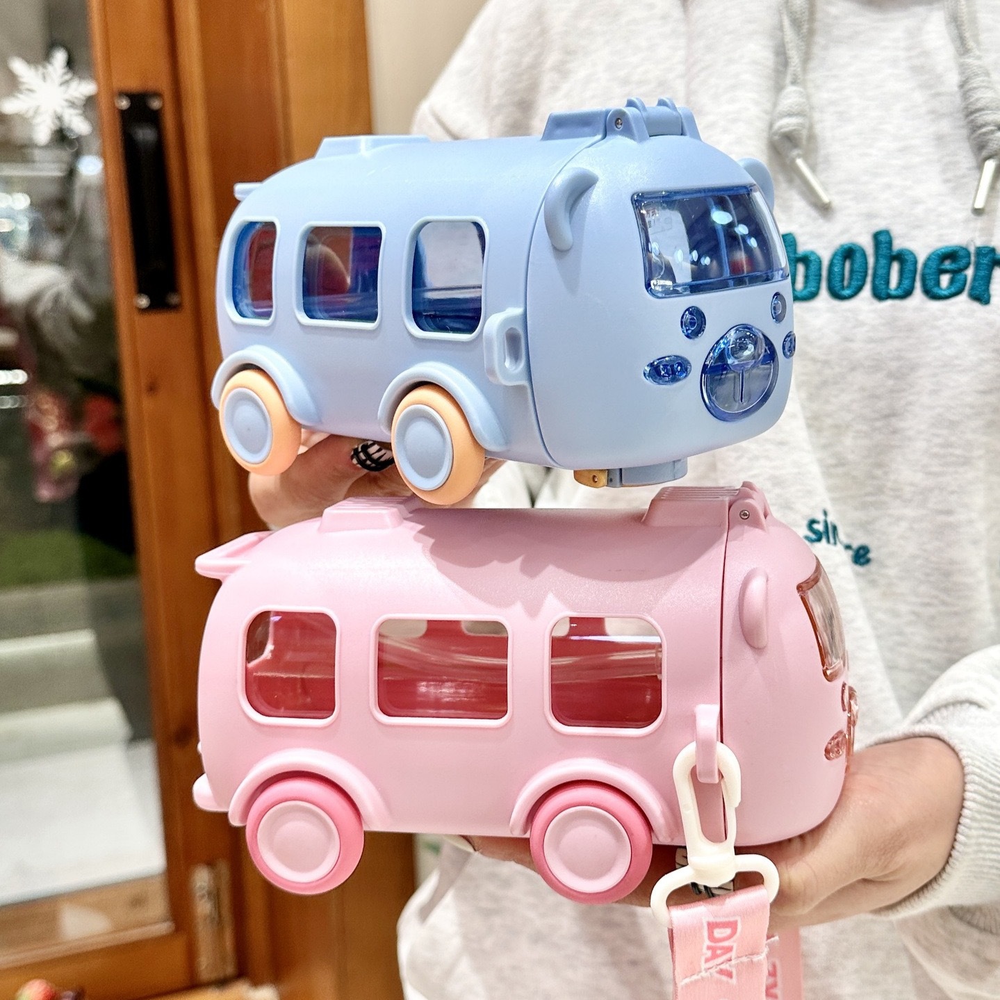 Bình Nước Cho Bé, Bình Nước Xe Buýt 500ml, Có Ống Hút Và Dây Đeo Tiện Lợi