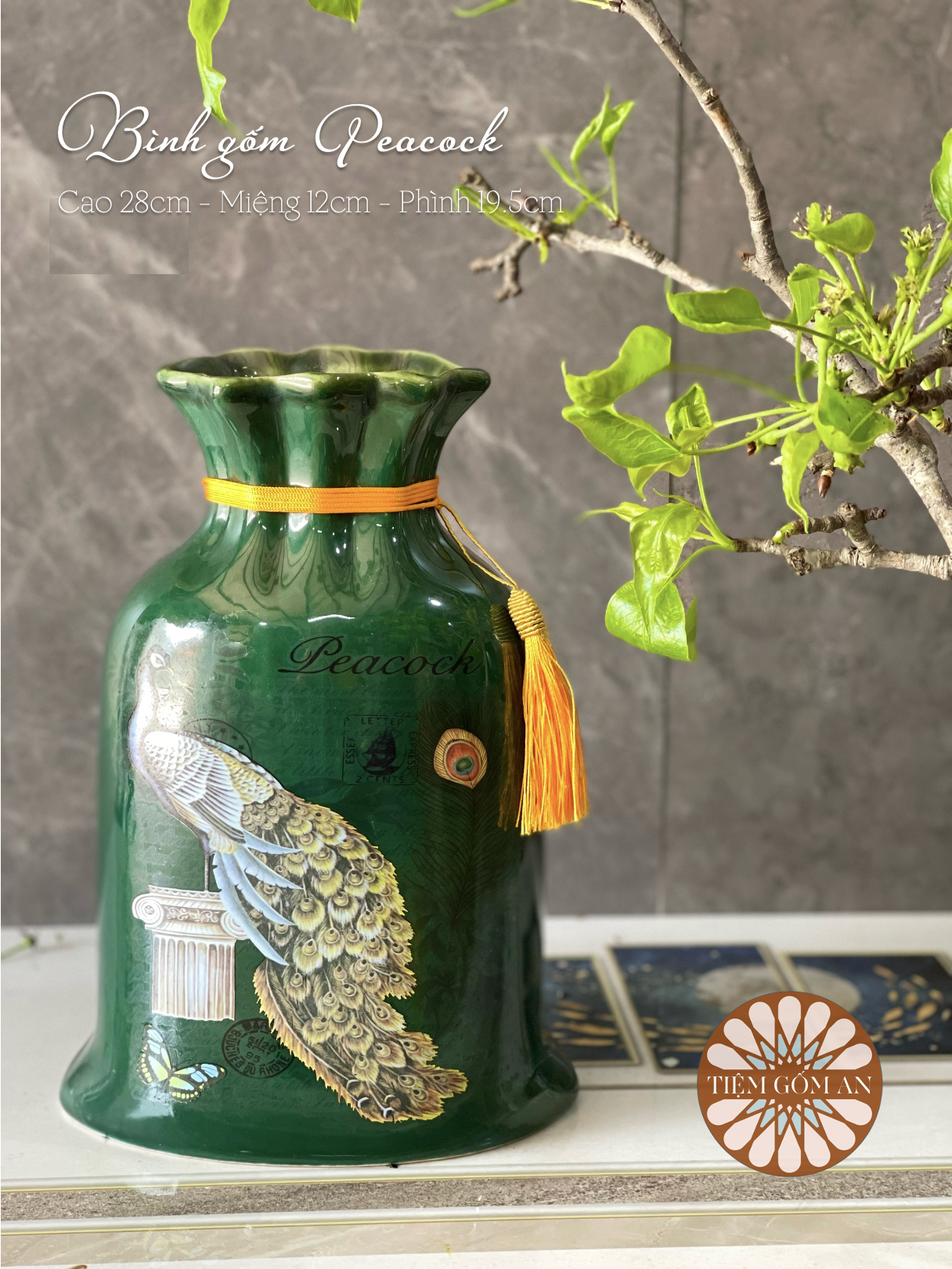 Bình gốm Peacock con công