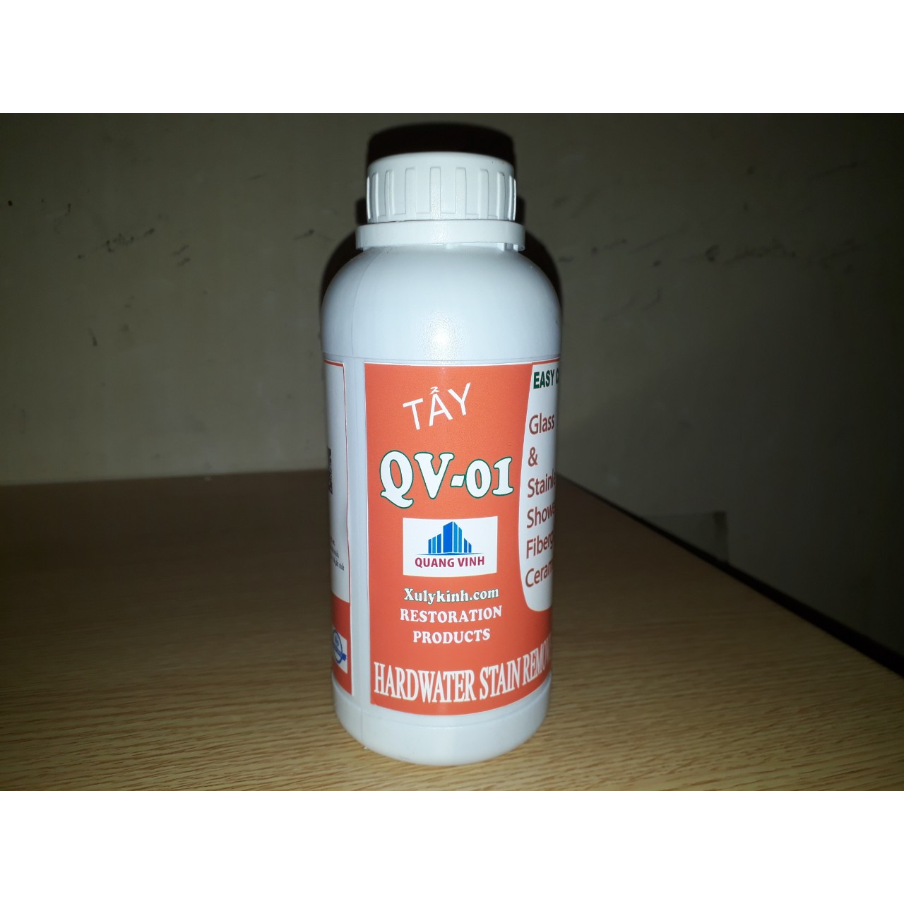 Dung Dịch Siêu Tẩy Mốc Váng Dầu Kính QV 500ml