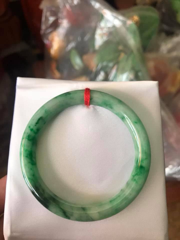 VÒNG VIP LÝ SƠN THUỶ SAO 48 dầy 7mm  ĐÁ CẨM THẠCH TỰ NHIÊN MÀU XANH BÔNG  MƯỢT LÊN TAY ĐEO RẤT SANG NỮ TAY NHỎ MẠNG MỘC HỎA 35KG ĐẾN 49KG ĐEO
