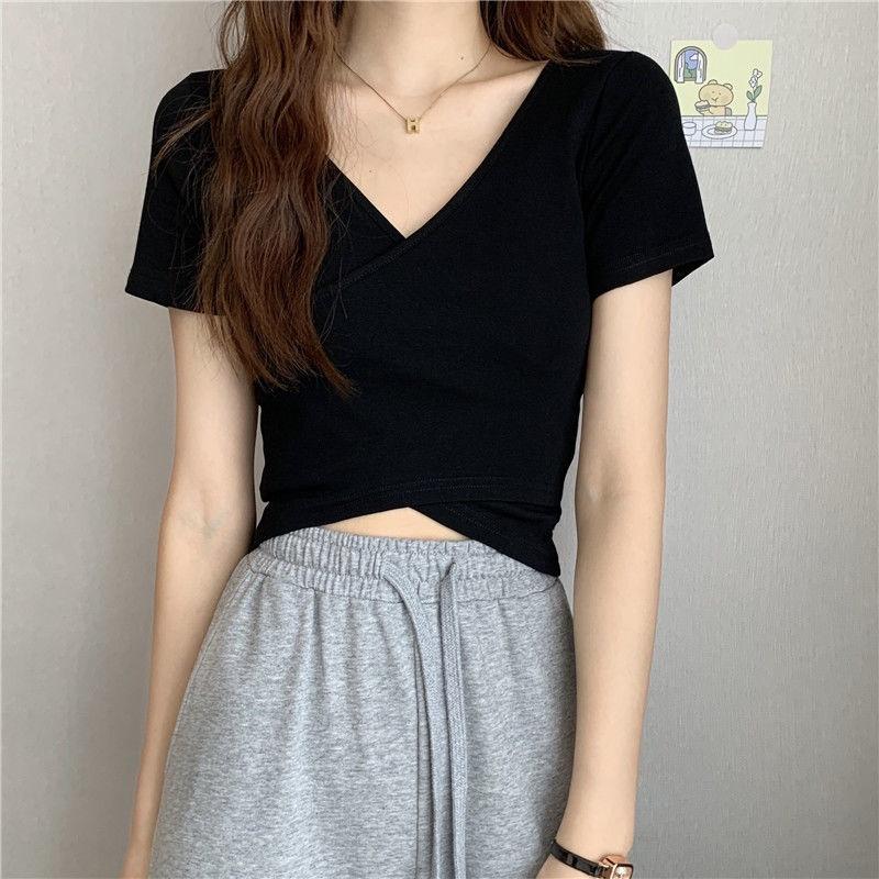 Áo phông croptop nữ cổ tim mùa hè 2022