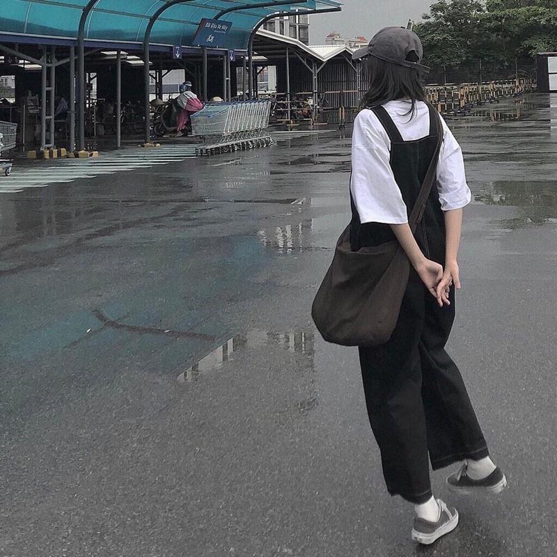 Quần yếm kaki đen thêu logo bò sữa kèm áo phông