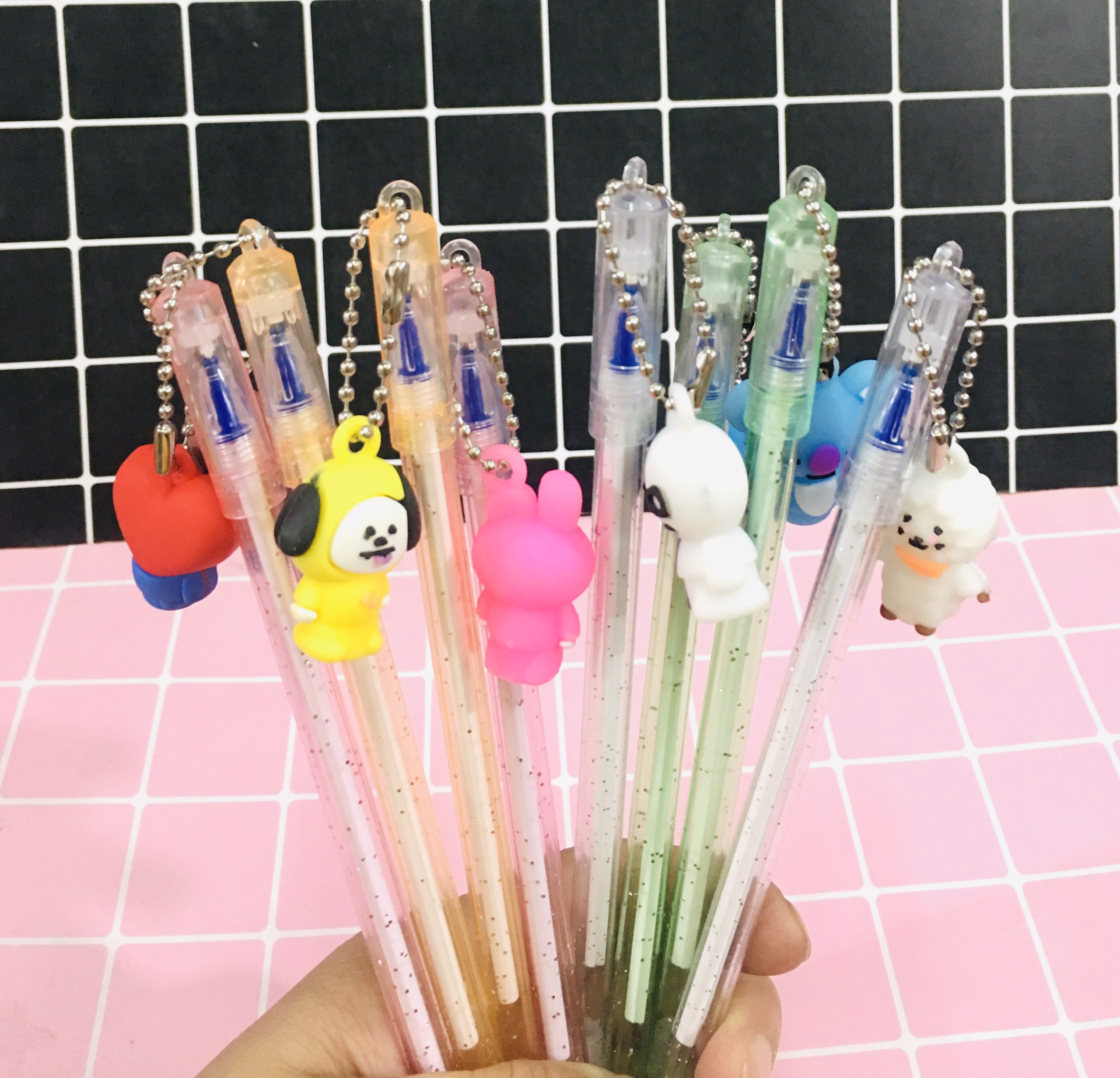 Set 8 Bút bi nước BTS BT21 ma thuật viết xong xóa được