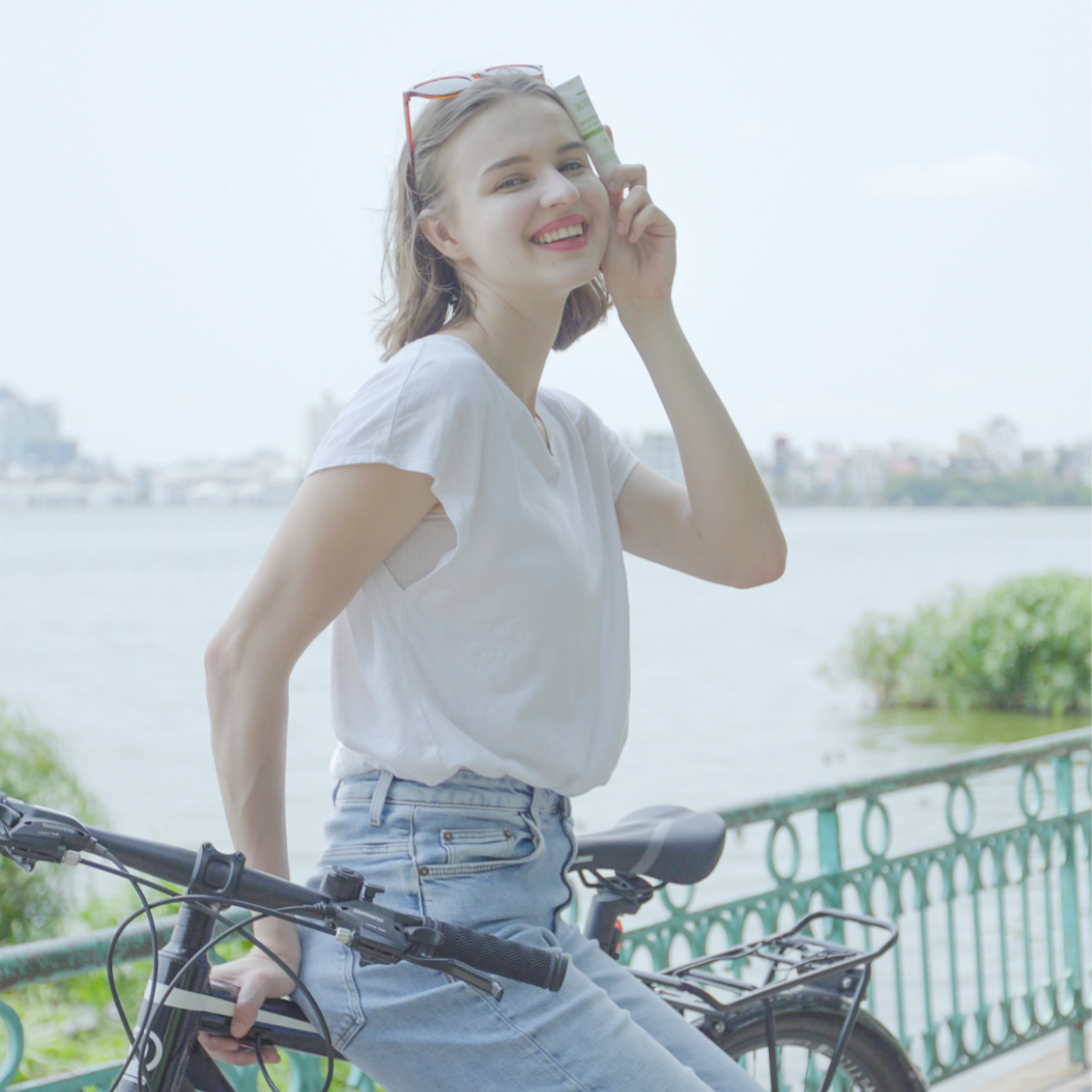 Kem Chống Nắng Bơ Nghệ Kiềm Dầu, Chống Thấm Nước, Nâng tông da SPF50+ PA+++ 30ml