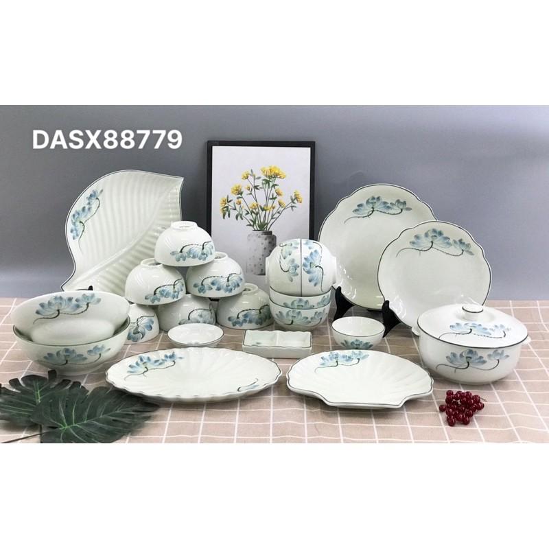 Bộ bát đĩa men trắng kem, họa tiết hoa sen vẽ thủ công. Gốm sứ Bát Tràng.