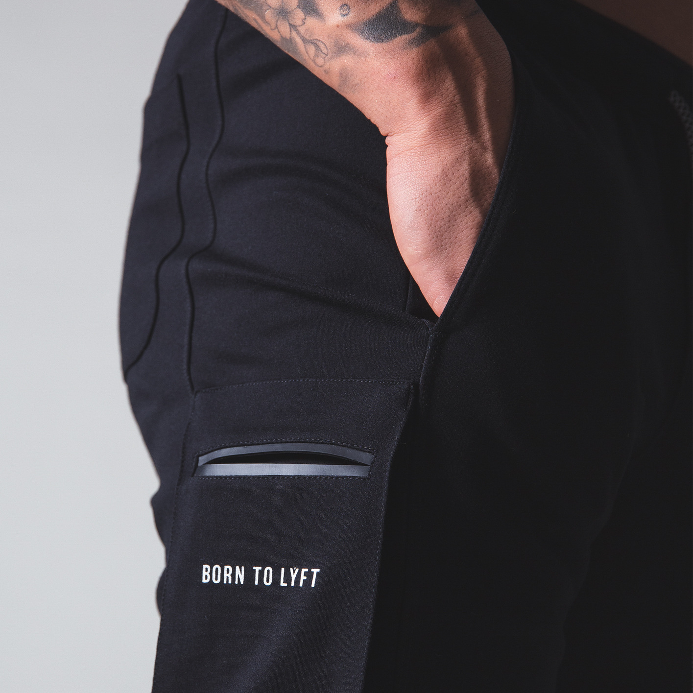 Quần lửng nam BORN TO LÝFT thiết kế túi hộp 2 bên co dãn 4 chiều