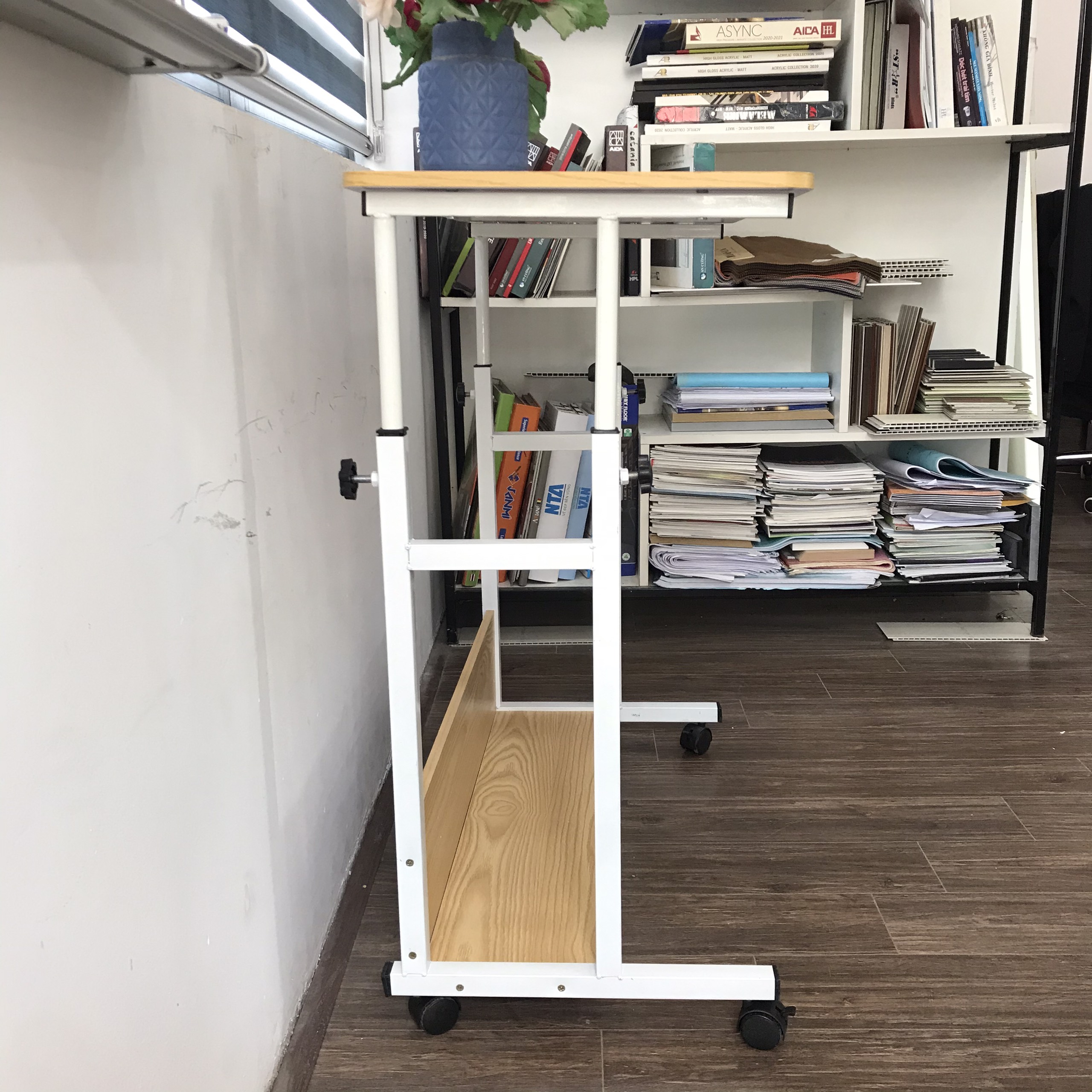 Bàn làm việc đa năng thông minh điều chỉnh chiều cao tích hợp ngăn bàn chứa đồ có bánh xe di chuyển