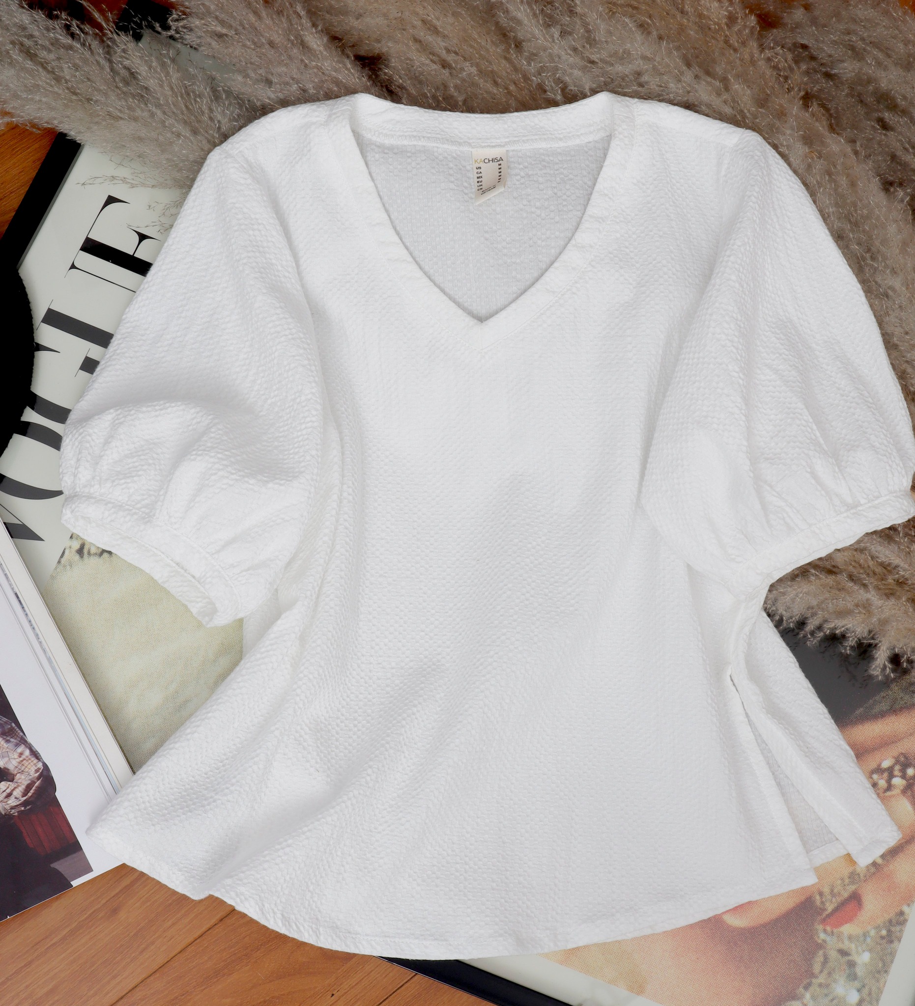 Áo xốp cotton KACHISA cổ tim xẻ tà màu trắng