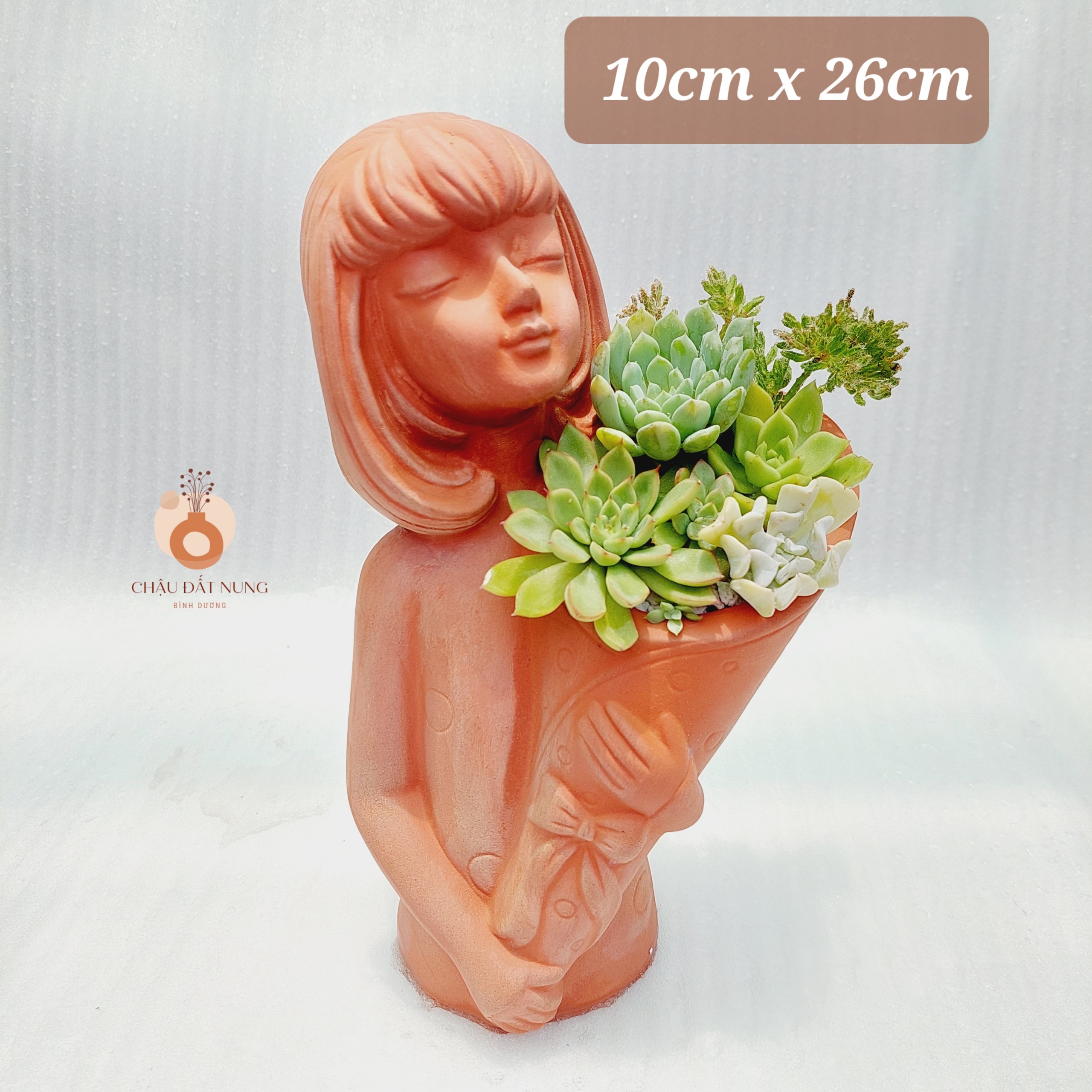 Chậu đất nung Bình Dương - Cô gái Maria, đường kính miệng 10cm, chiều cao 26cm