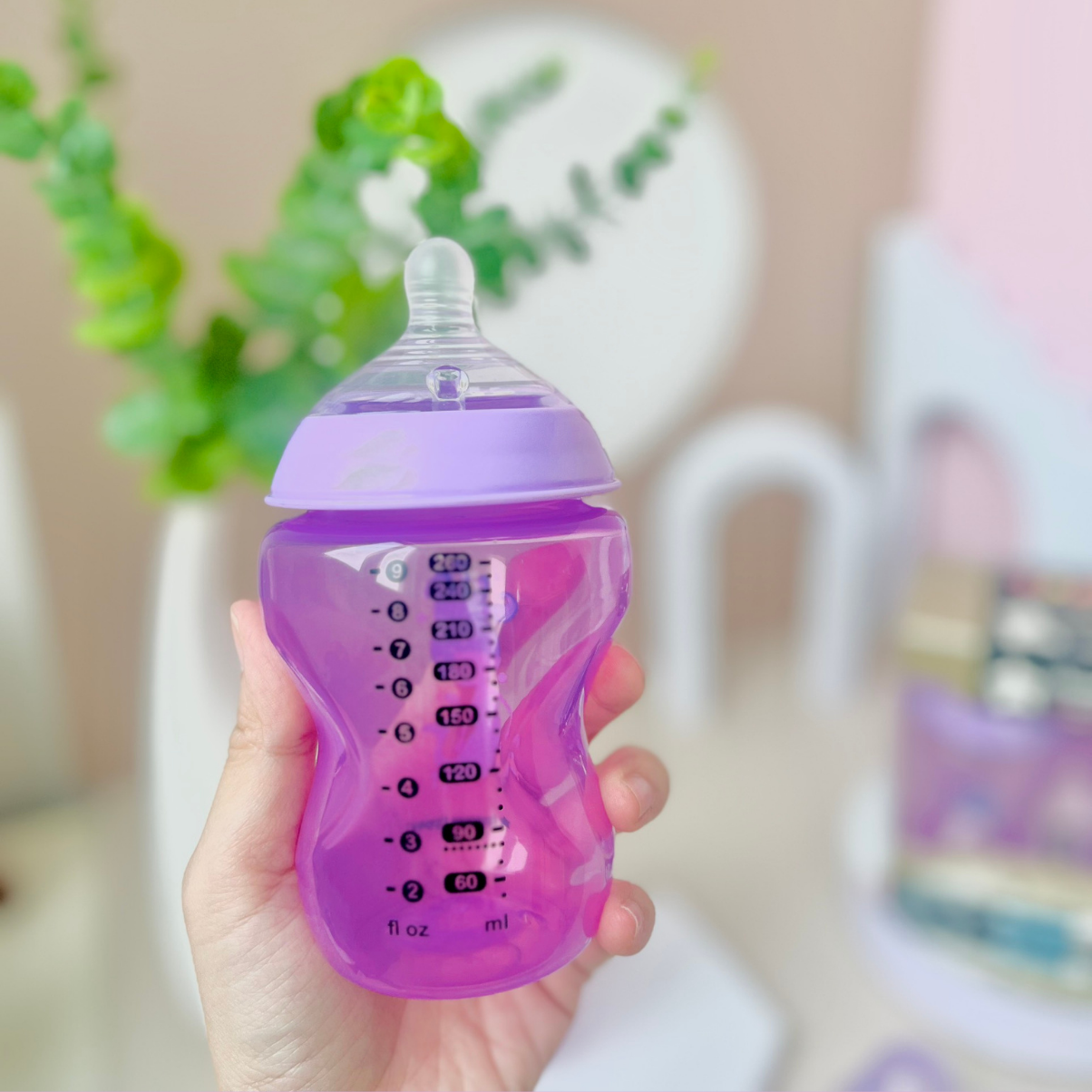 Bình Sữa Ty Siêu Mềm Tự nNhiên Tommee Tippee Closer To Nature 260ml, Núm Ty Của Bình 3-6 tháng – Tím (Bình Đôi)
