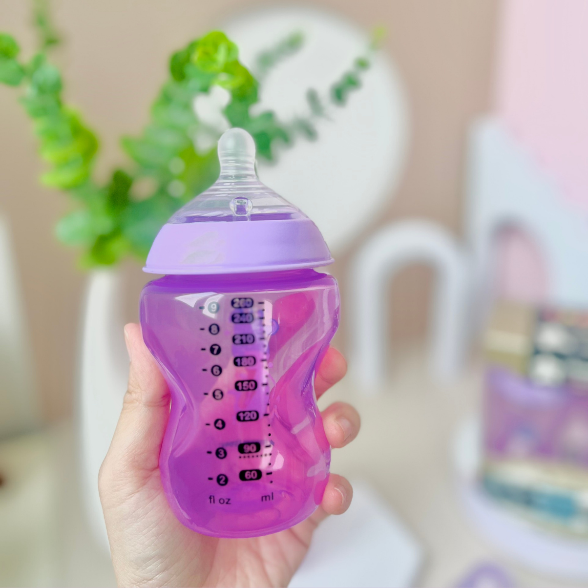 Bình sữa ty siêu mềm tự nhiên Tommee Tippee Closer to Nature 260ml, núm ty đi kèm 3-6 tháng – Tím (Bình đôi)