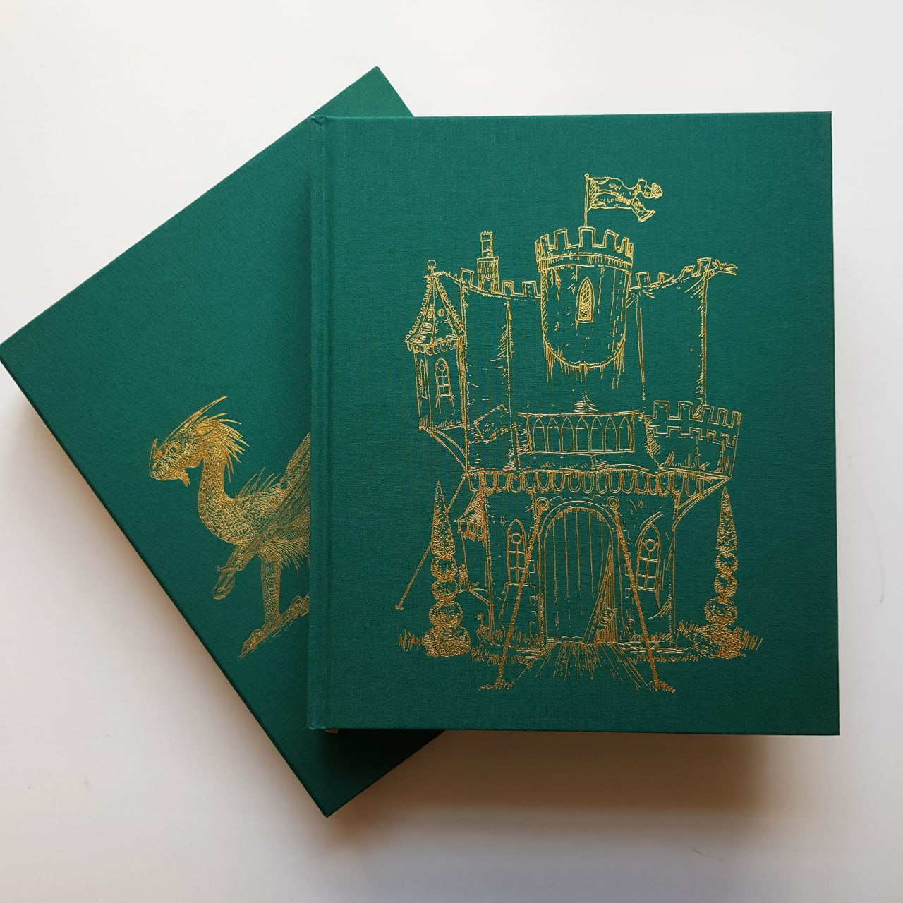 Harry Deluxe Illustrated Slipcase Edition - Book 4 : Harry Potter and the Goblet of Fire