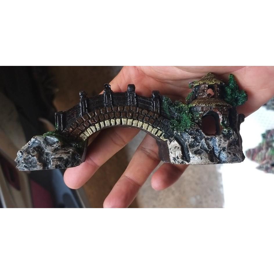 Tiểu cảnh cây cầu cong trang trí cho hồ cá cảnh, hồ thủy sinh, hòn non bộ có loại dài 15cm và 19cm