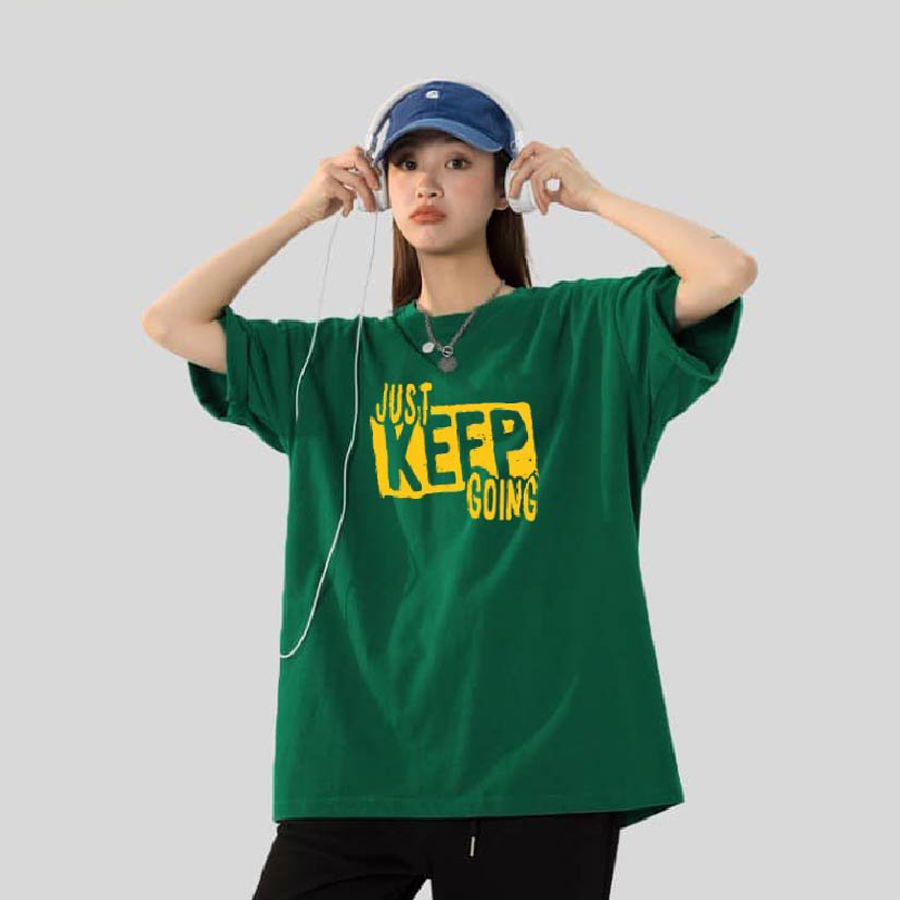 Áo Thun Nữ Màu Xanh Rêu In Chữ JUST KEEP GOING