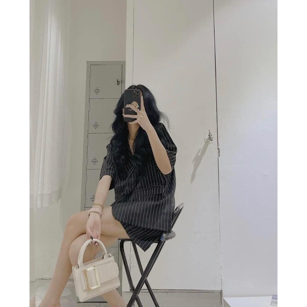 Set blazer kẻ sọc cho bạn nữ năng động hai màu đen - trắng