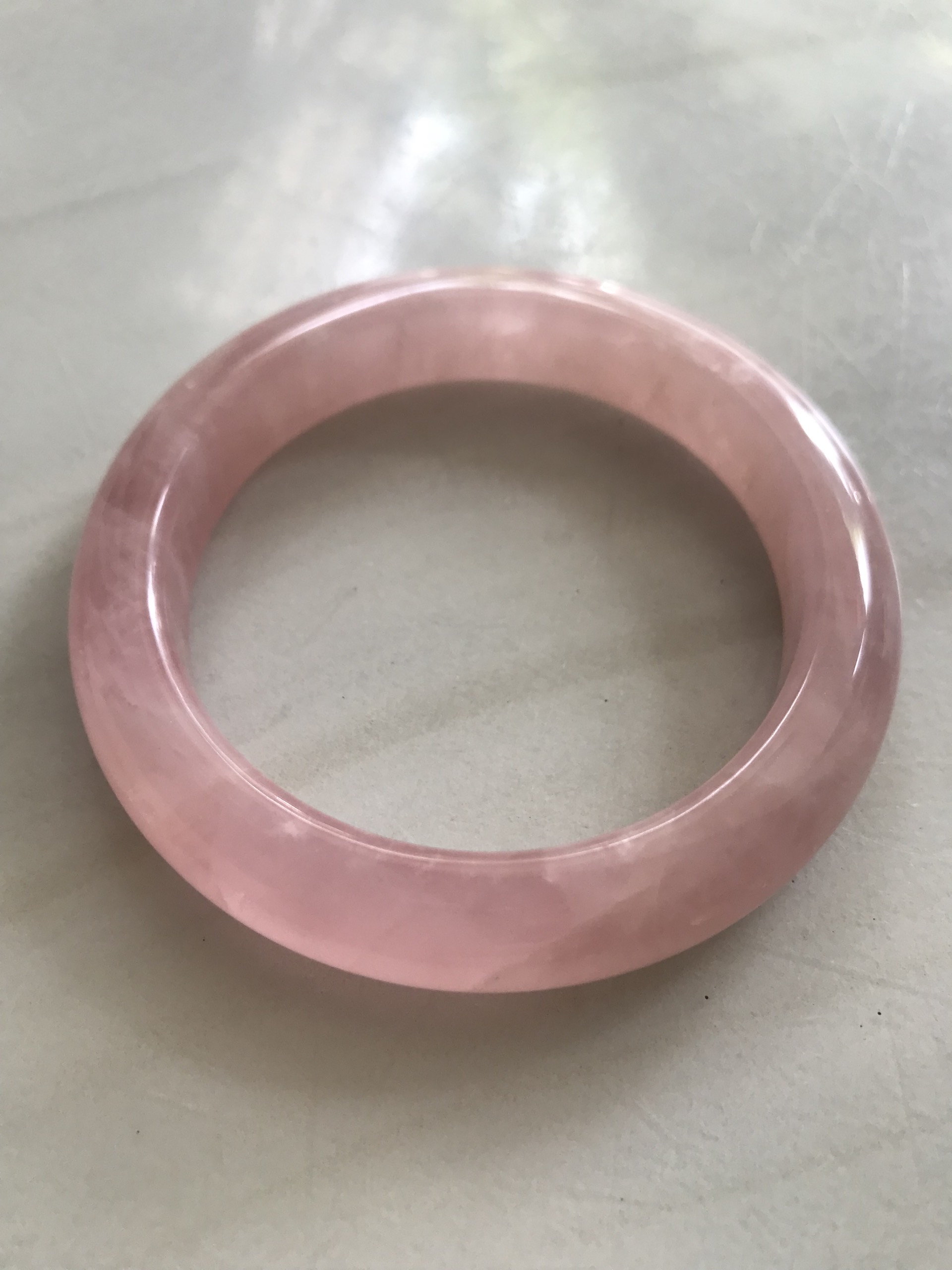 Vòng Thạch Anh Hồng Tự Nhiên Bản Hẹ Mới đẹp Ni 52mm Cao 11mm Dầy 8mm Màu Hồng xinh bóng đẹp Nữ mệnh Hỏa mệnh Thổ tay nhỏ đeo 45kg - 52 kg ạ