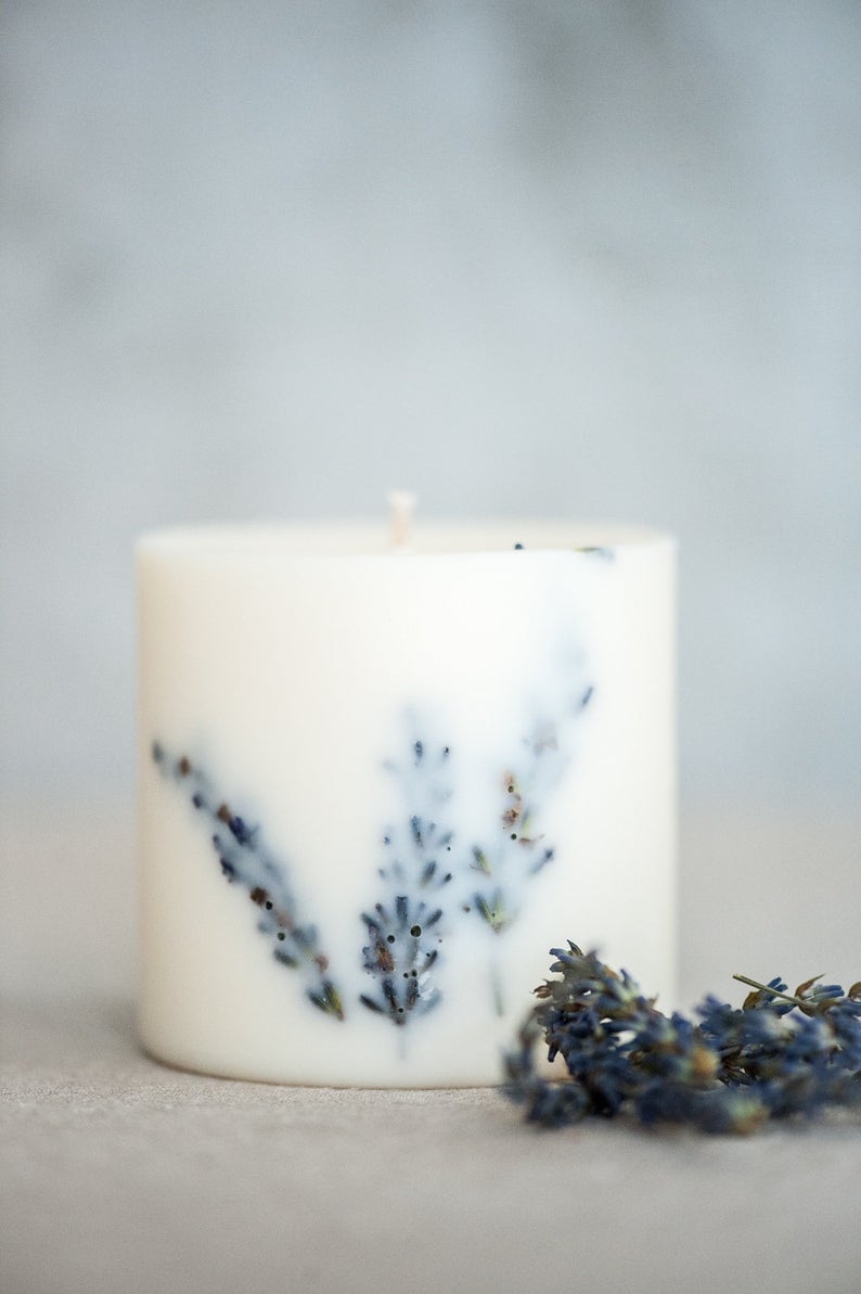 Nến thơm cao cấp bằng sáp đậu nành, trang trí với hoa lavender Pháp thư giãn và lãng mạn, hương thơm tự chọn