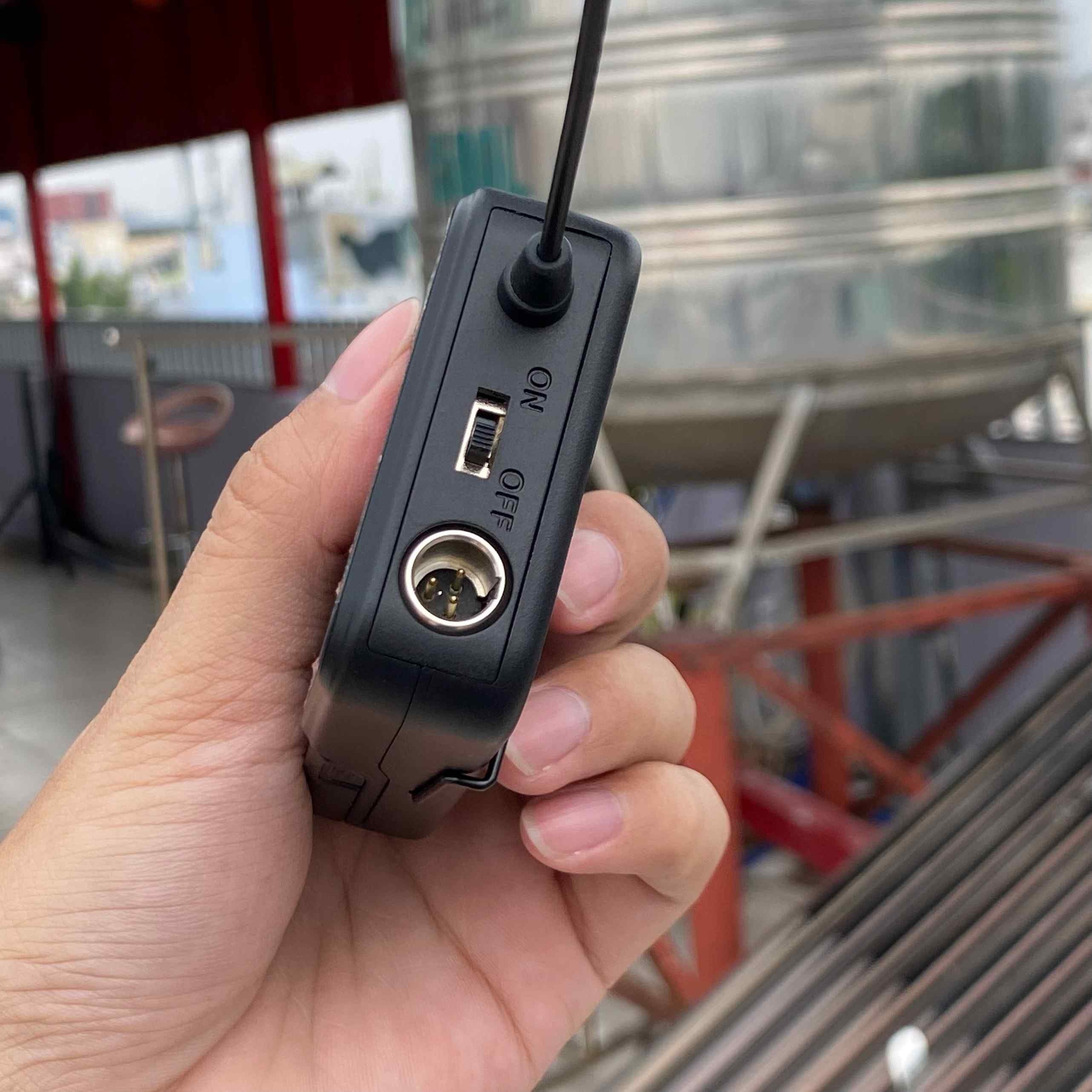 Micro Đeo Tai Đầu Thu MTMAX AKM44 PLUS – Kèm 4 Micro Đeo Tai, Thiết Kế 4 Kênh Tần Số Độc Lập, Cho Phép Sử Dụng Đồng Thời Từ 2-4 Người