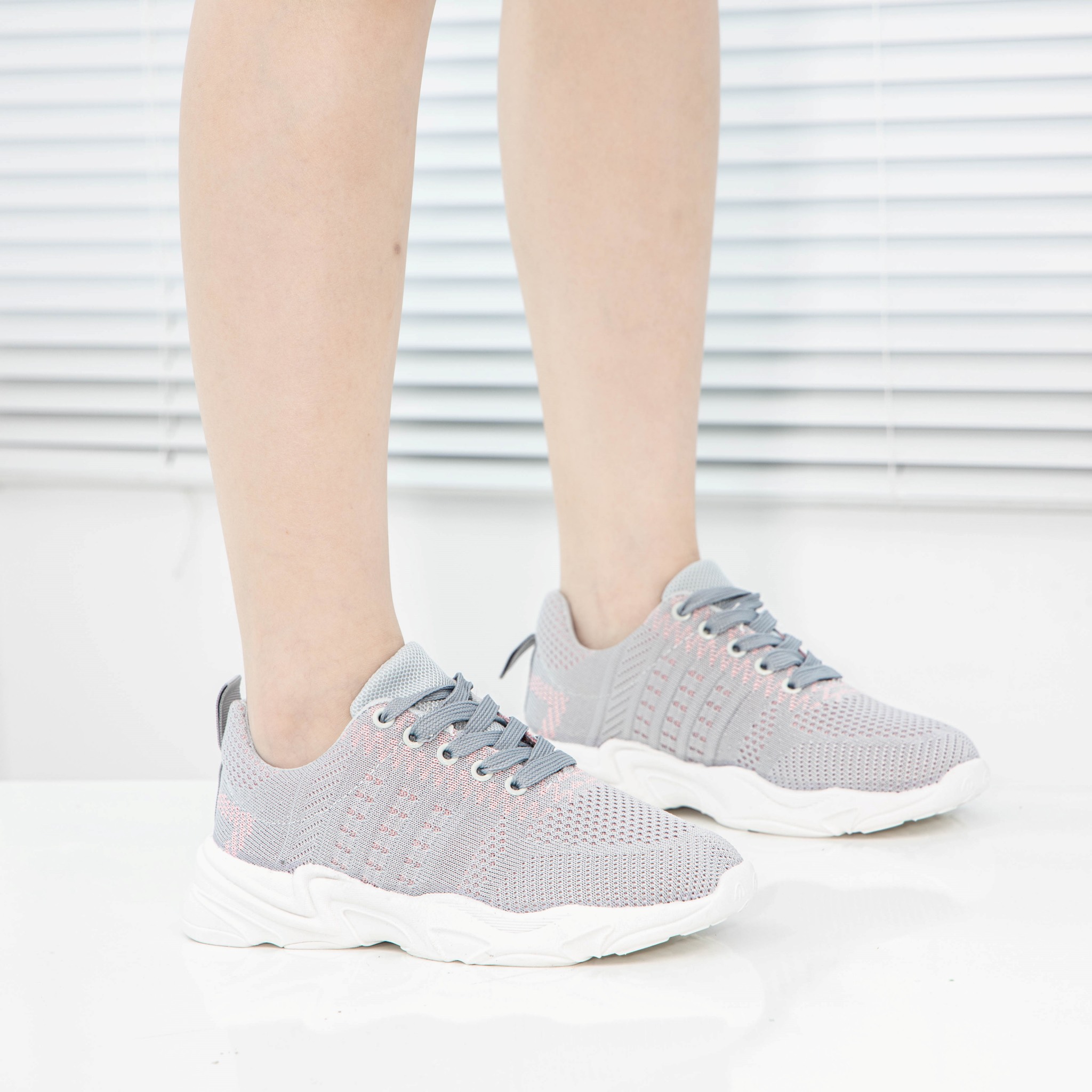 Giày Thể Thao Nữ MWC Đế Cao Sneaker Vải Phối Màu Trẻ Trung Năng Động NUTT- 0650