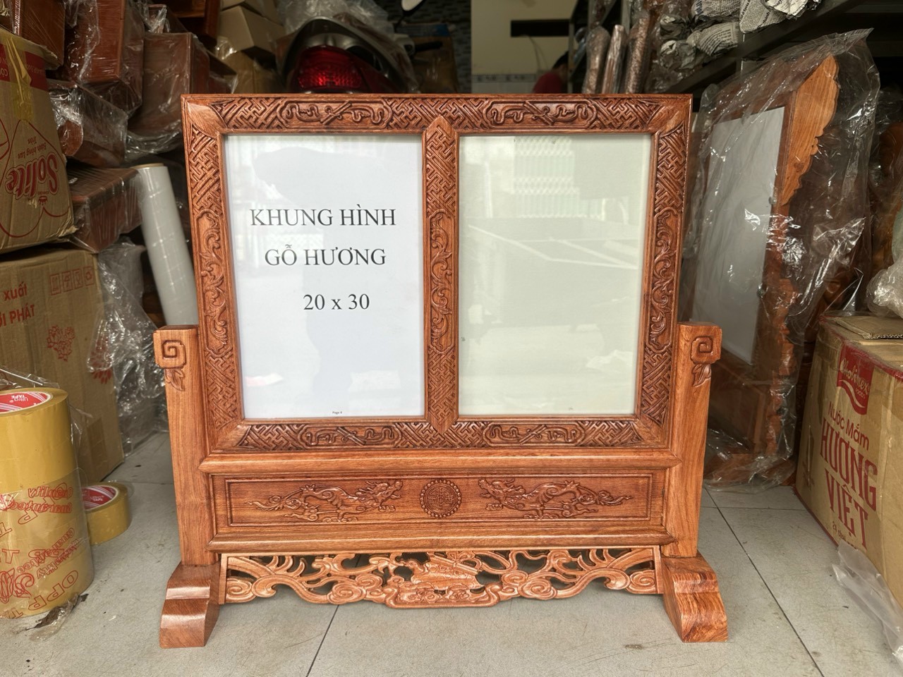 Khung hình thờ,khung hình đôi trạm gấm gỗ hương cao cấp 20x30 cm