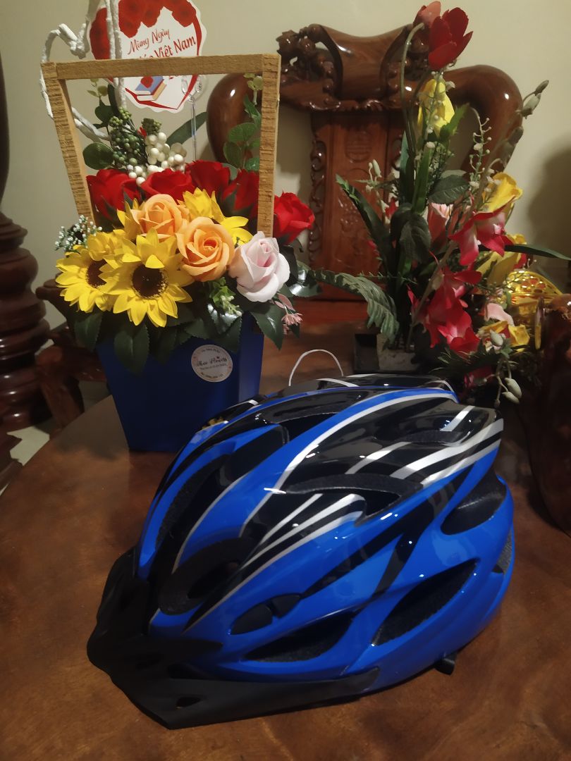 Nón bảo hiểm xe đạp thể thao siêu nhẹ thoáng khí CXD-D12 - giao màu ngẫu nhiên