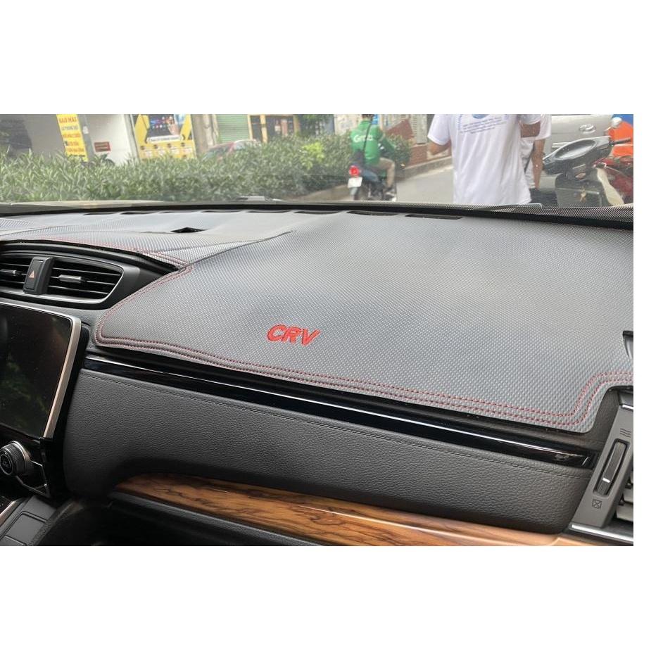 Thảm taplo xe honda crv 2023 2022 2021 2020 2019 2018, chât liệu da vân cacbon có chống trơn trượt
