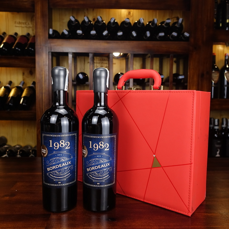 Hộp Vali đỏ đính đá + 2 chai rượu vang Pháp  1982 AOC Bordeaux