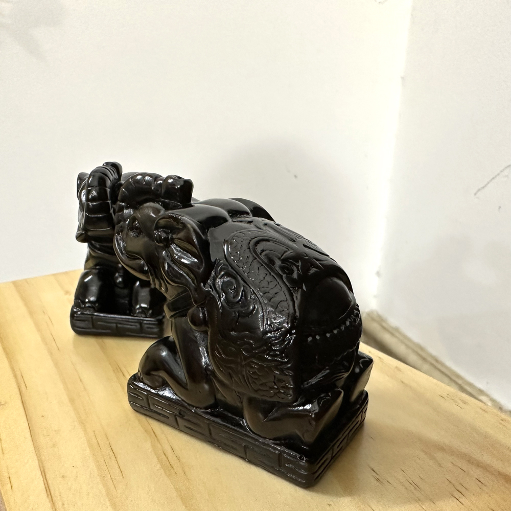 Cặp 2 tượng voi đá trang trí phong thủy bàn làm việc - Cỡ mini - Cao 6cm - Màu nâu đen