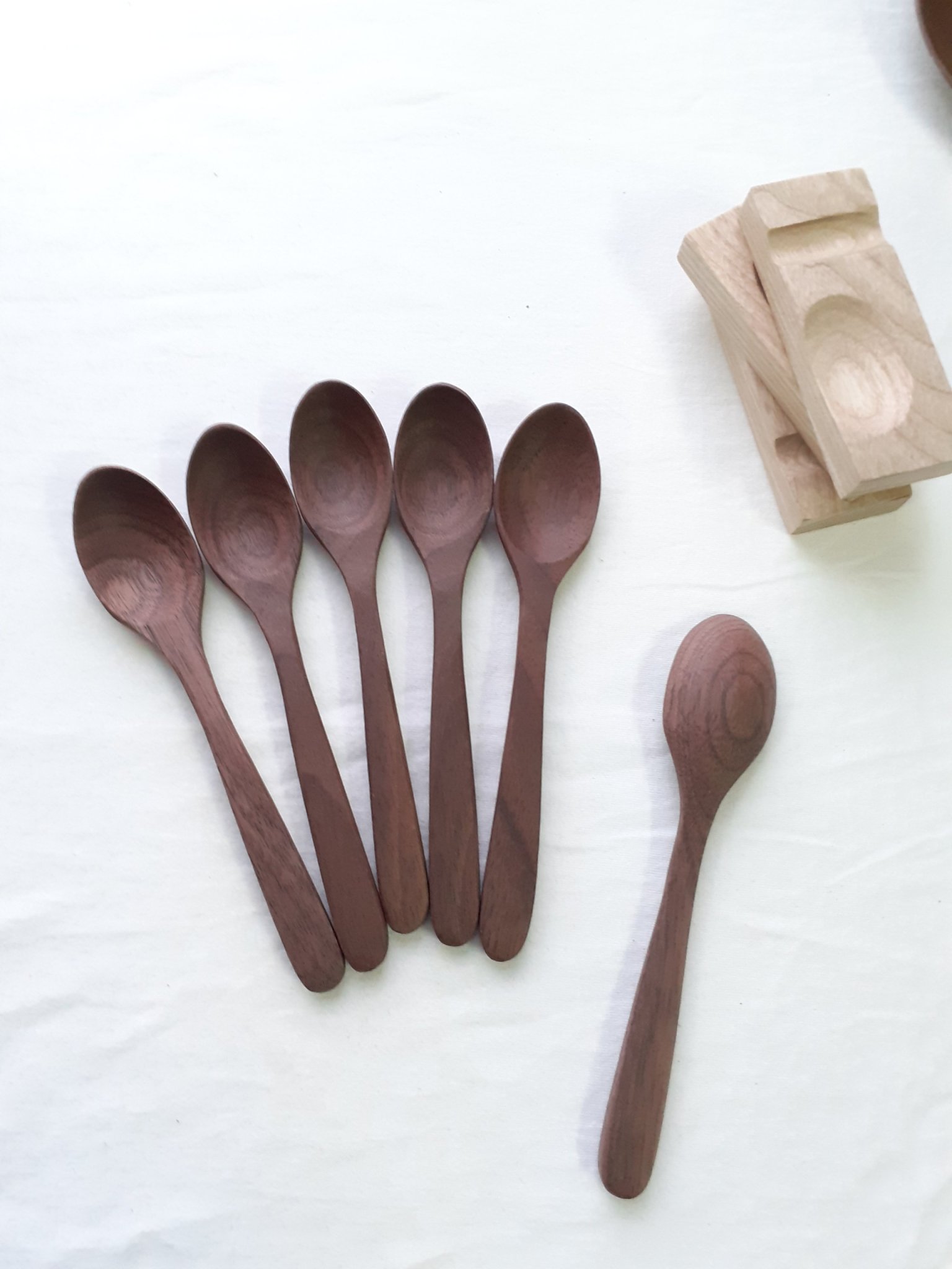Bộ 6 thìa. muỗng uống cafe, sinh tố gỗ óc chó màu nâu 13.5 cm x 2.5 cm