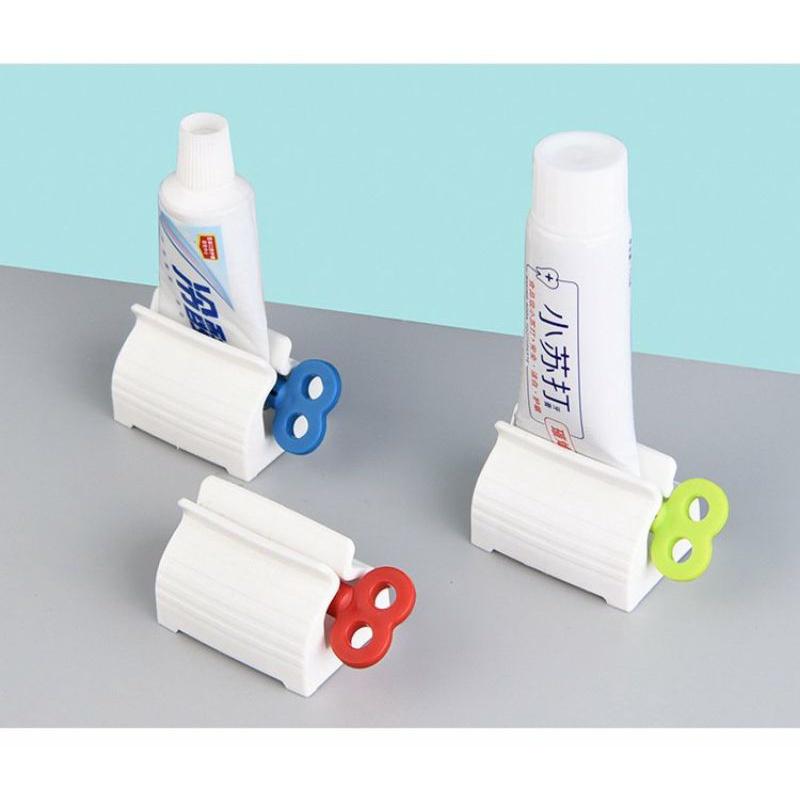 Dụng cụ nặn kem đánh răng thông minh