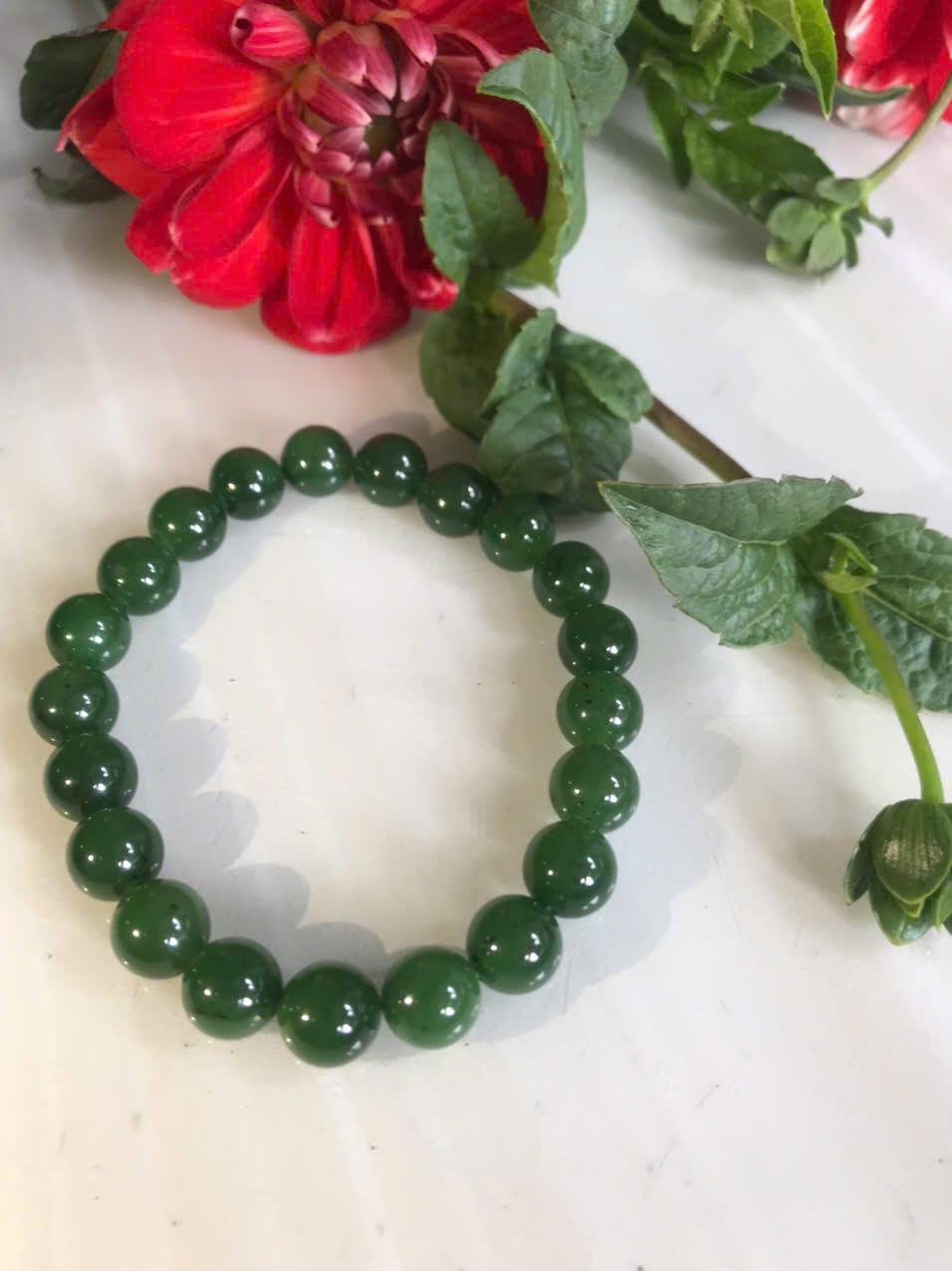 Vòng Đeo Tay chuỗi đá Ngọc Phật Xanh Ngọc bích bóng đẹp size hạt 9,5mm xinh lắm món quà tặng Mẹ , tặng vợ , tặng người thân ý nghĩa ạ