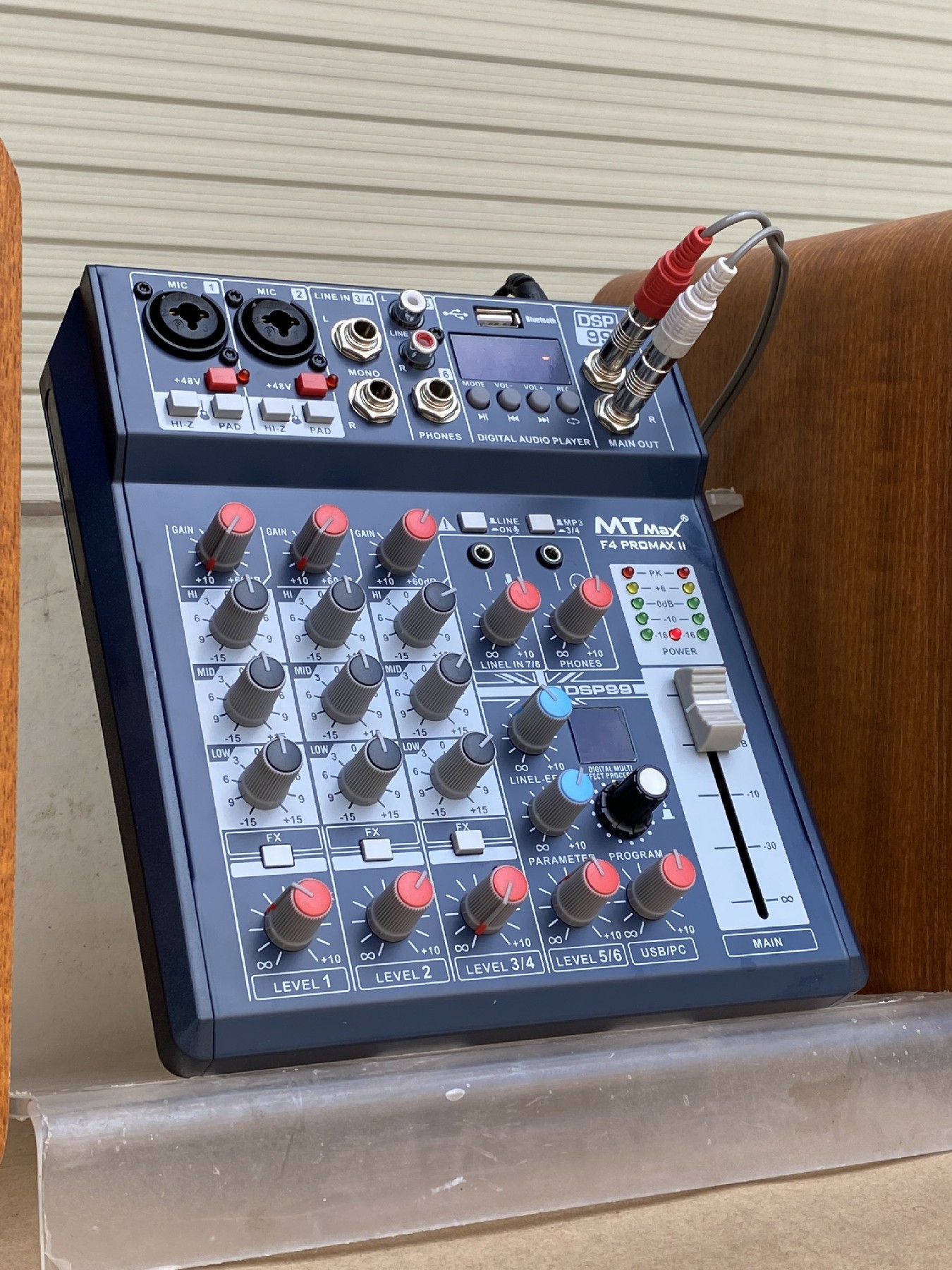 Dàn âm thanh 2.0 MaxFe - Combo dành riêng cho quán café, nhà hàng, quán ăn, spa, phòng gym… - Kết hợp giữa loa kiểm âm cao cấp Lohao AV-8219 và mixer MTMax F4 ProMax II - Chỉnh âm cực sâu, nghe nhạc cực hay - Hàng chính hãng