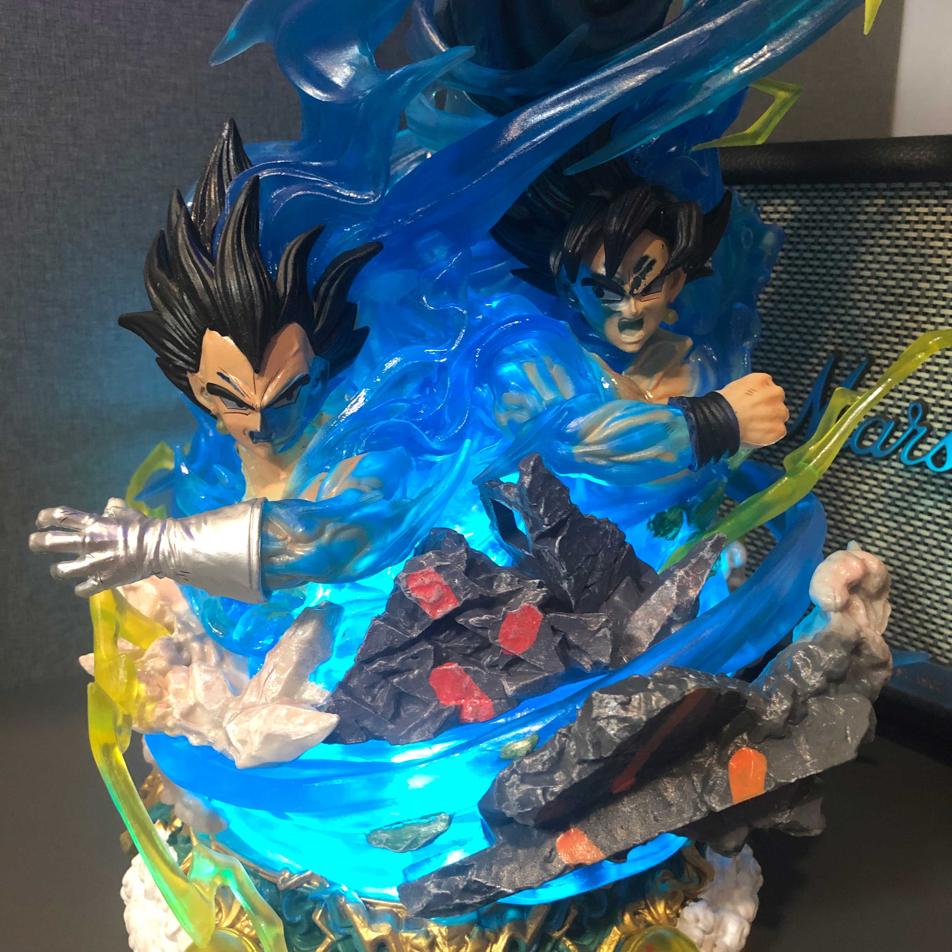 Mô hình Vegito Super Saiyan 3 đầu có LED 45 cm - Dragon Ball