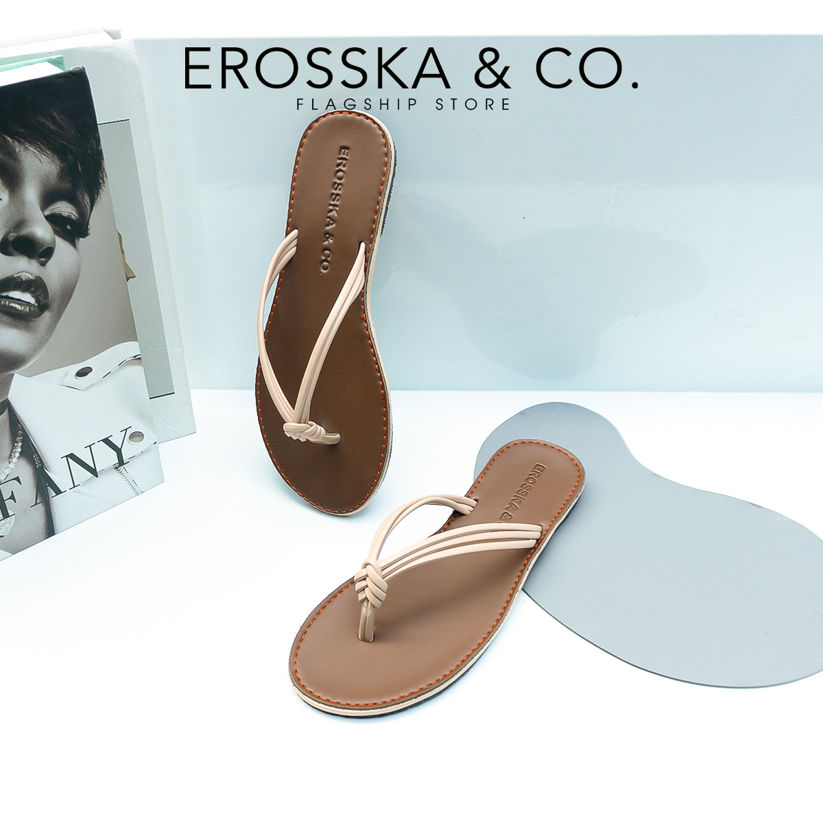 Dép đi biển thời trang Erosska 2021 xỏ ngón đế bệt DE048