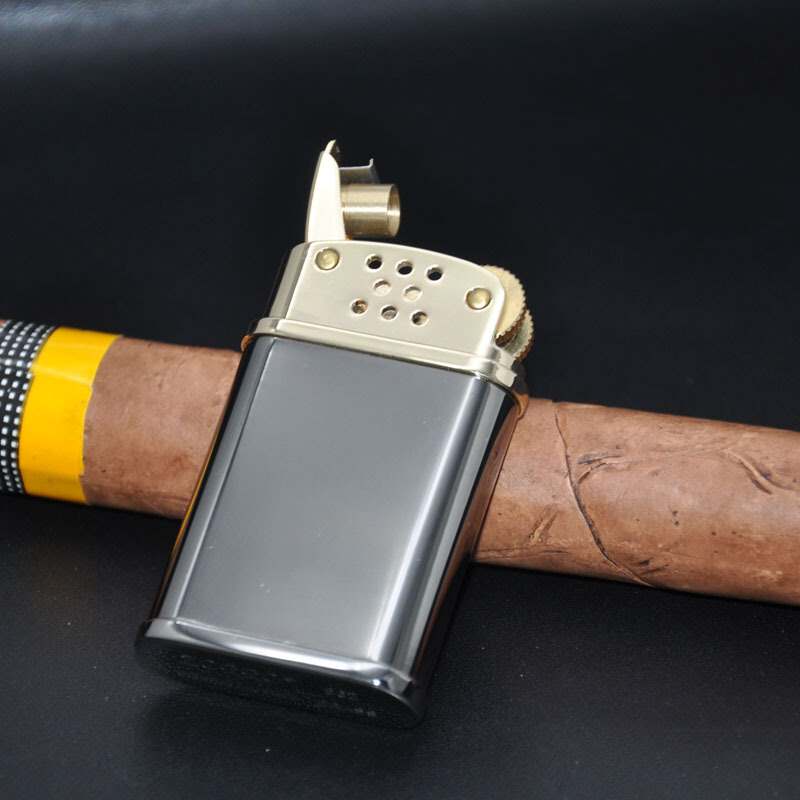 Vỏ Hột Quẹt Bật Lửa Xăng Đá Zorro Z562 Thiết Kế Mang Đậm Phong Cách Cô Điển Đan Xen Hiện Đại Thiết Kế Độc Lạ Tinh Tế Dùng Xăng Bấc Đá Cao Cấp