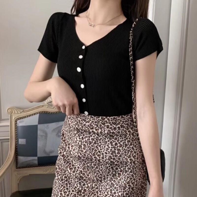 Áo thun cổ chữ V dáng ôm cho nữ