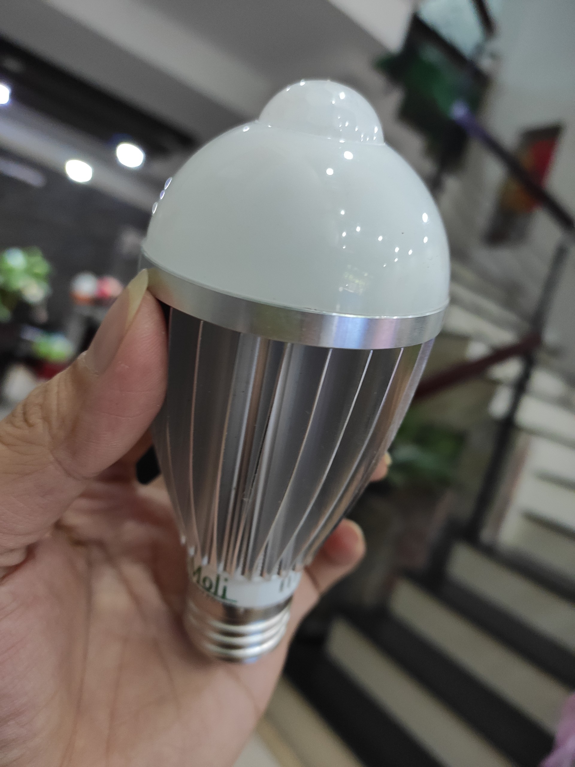 ĐÈN LED CẢM ỨNG HỒNG NGOẠI