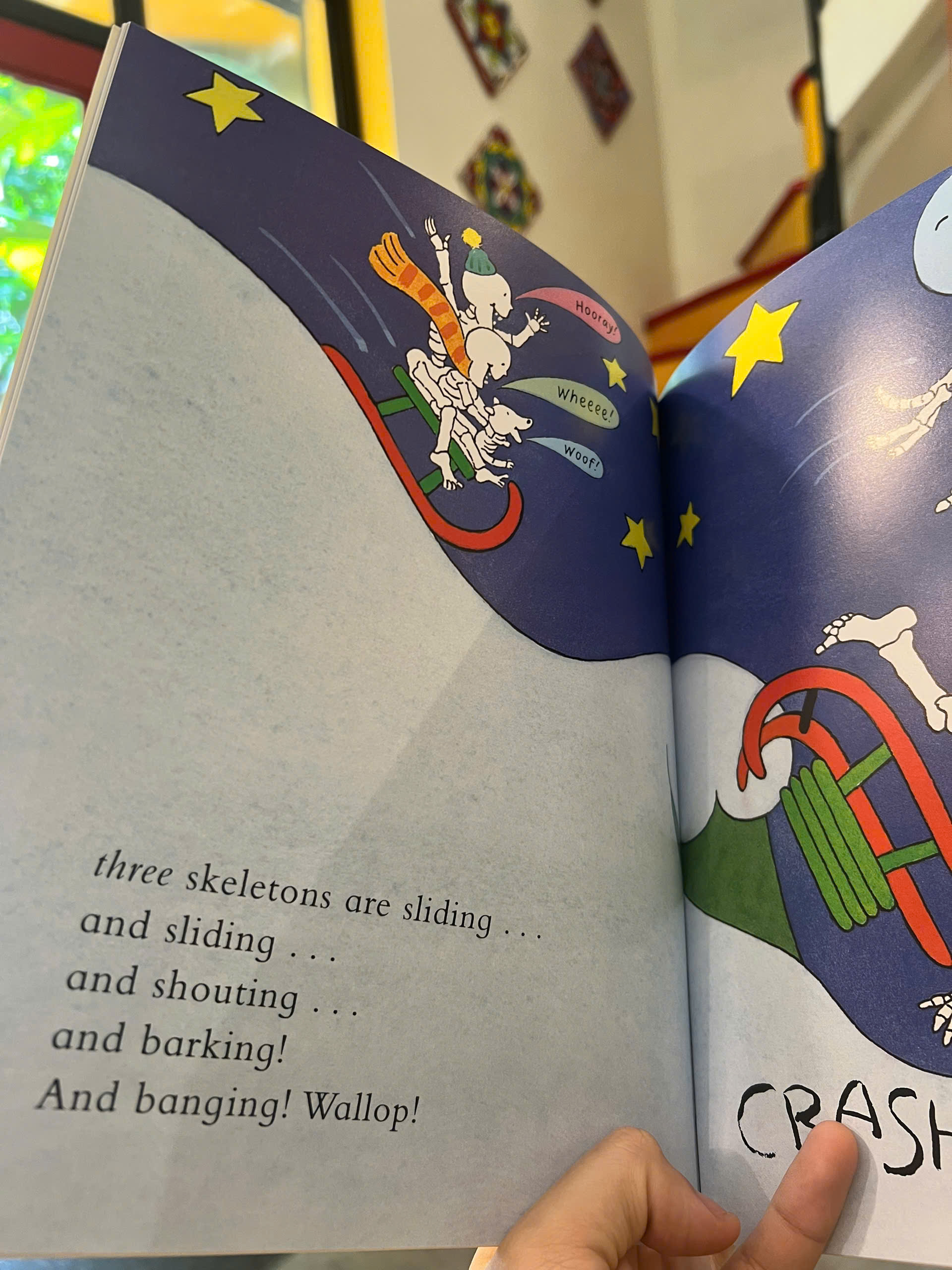 Sách - The Black Cat (Funnybones Series) | Childrens Picture Book / Ngoại văn Thiếu nhi Nhập khẩu UK