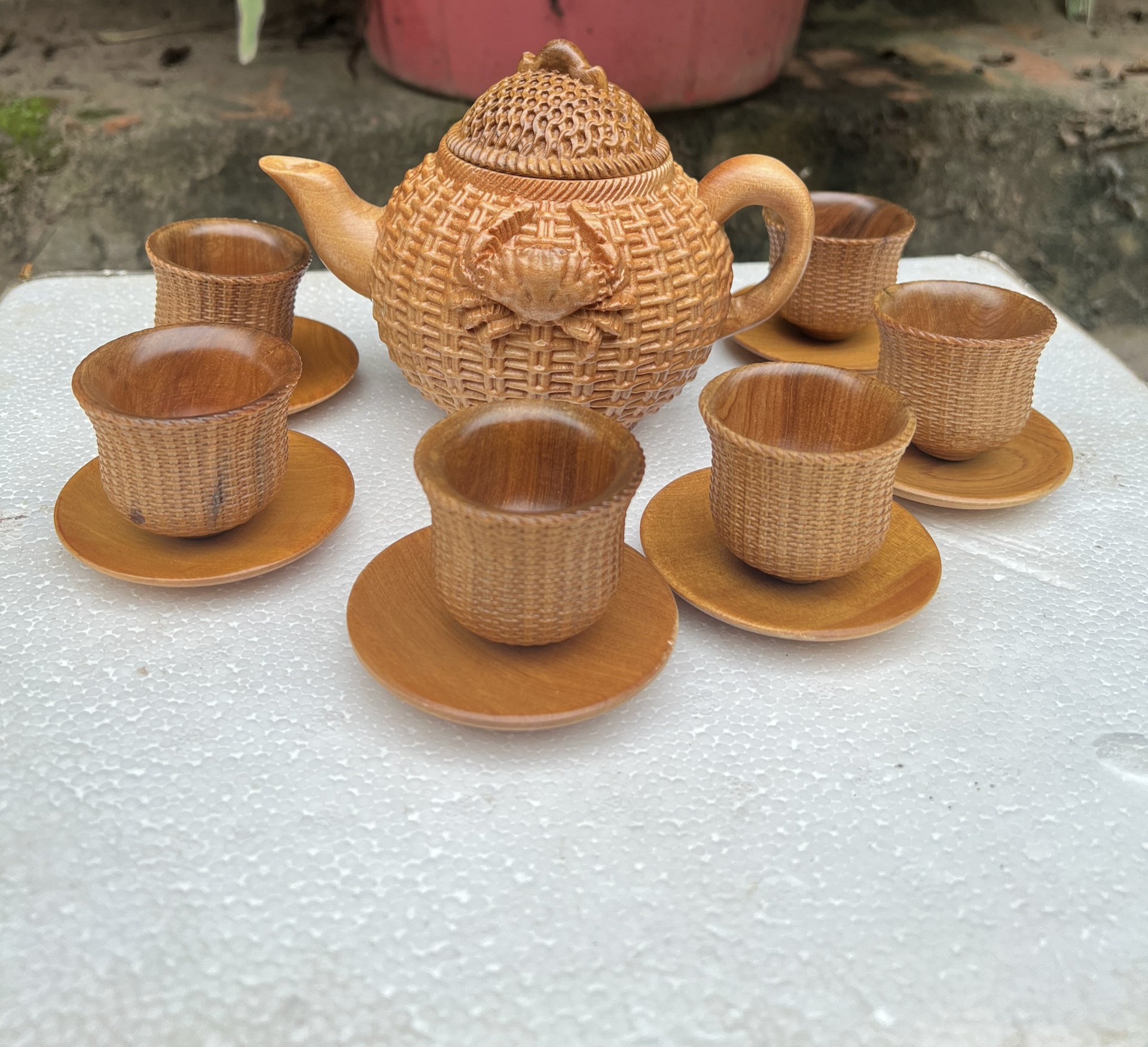 Bộ ấm chén đẹp sang trọng  bằng gỗ bách xanh thơm nức ,