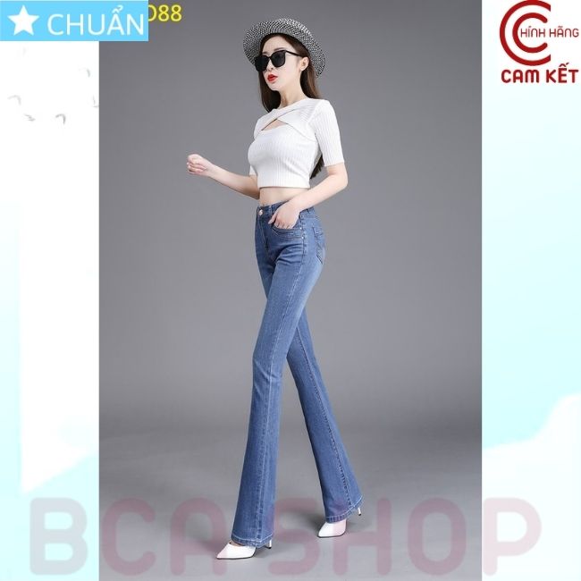 Quần jean nữ ống loe QRO88 ROSATA tại BCASHOP dáng dài cà bạc phần đùi, lưng cao 1 nút, phom chuẩn, chất liệu jean cao cấp - màu xanh